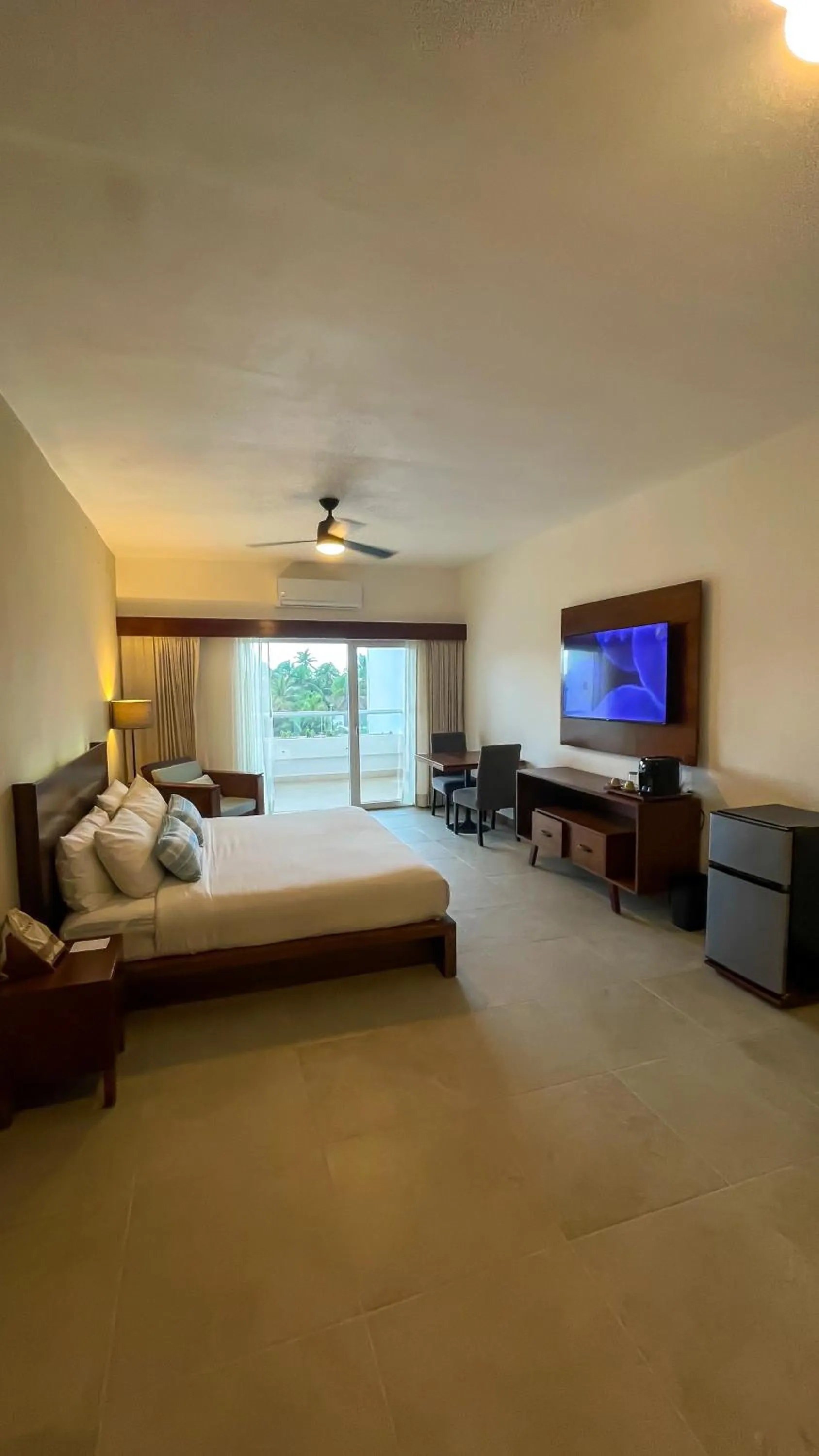 Bedroom, Bed in Ocean Drive Hotel