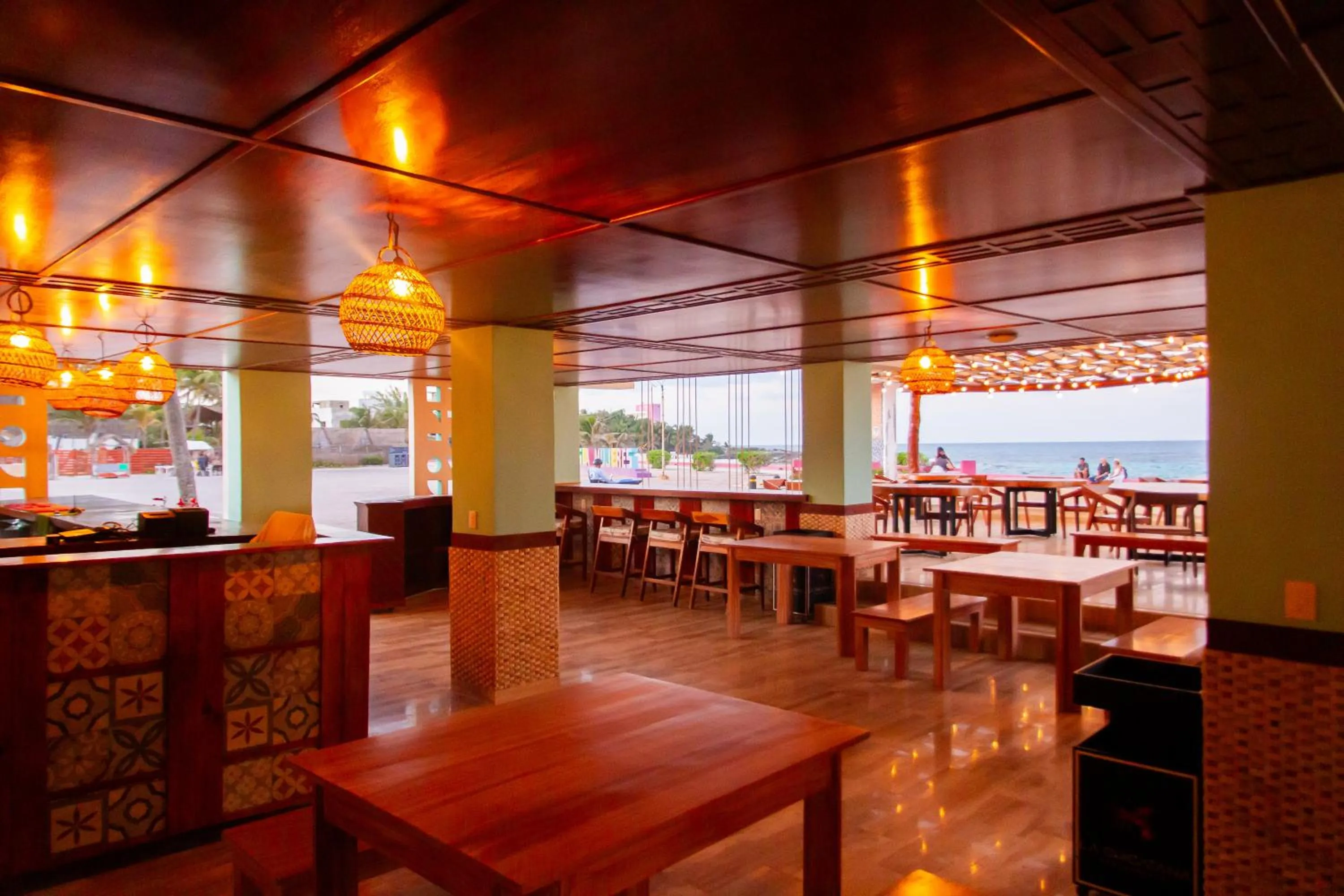 Restaurant/places to eat in Ocean Drive Hotel