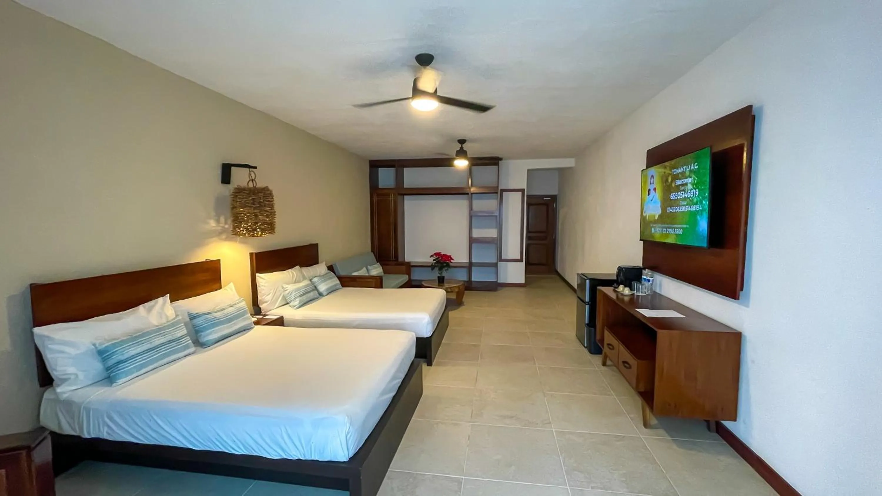 Bedroom, Bed in Ocean Drive Hotel