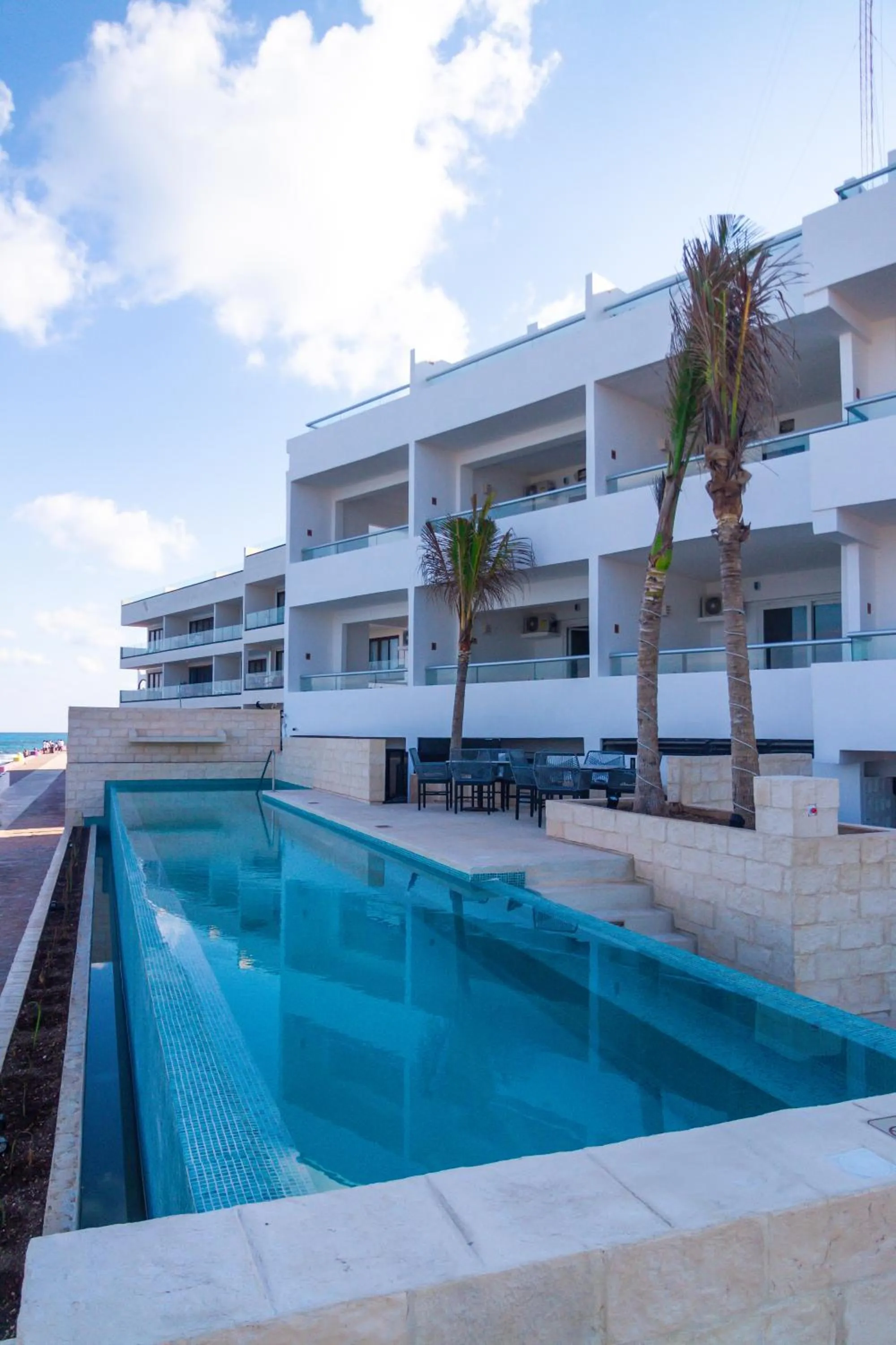 Swimming pool in Ocean Drive Hotel