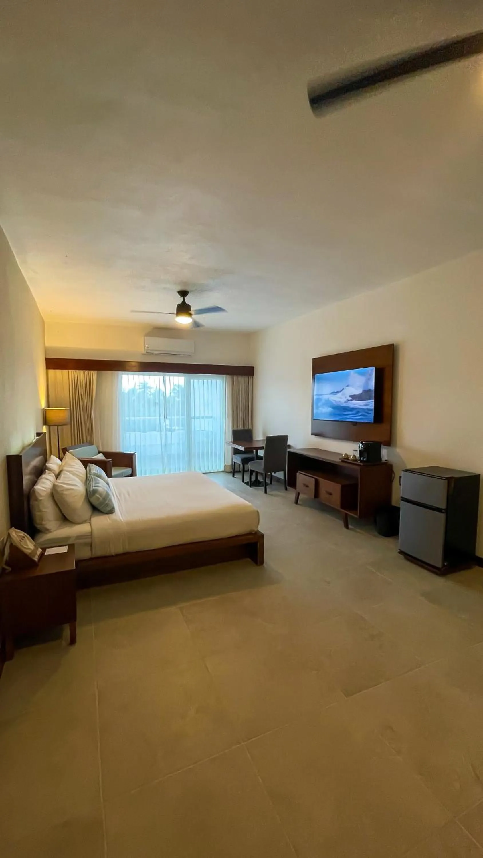 Bedroom, Bed in Ocean Drive Hotel