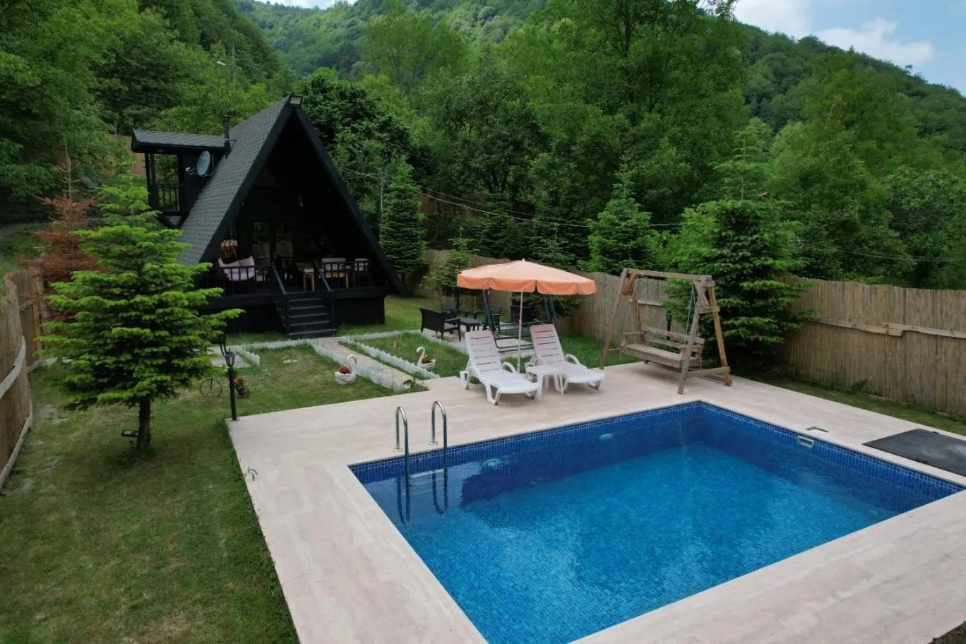 Pool view in Sapanca Çağlayan Bungalow