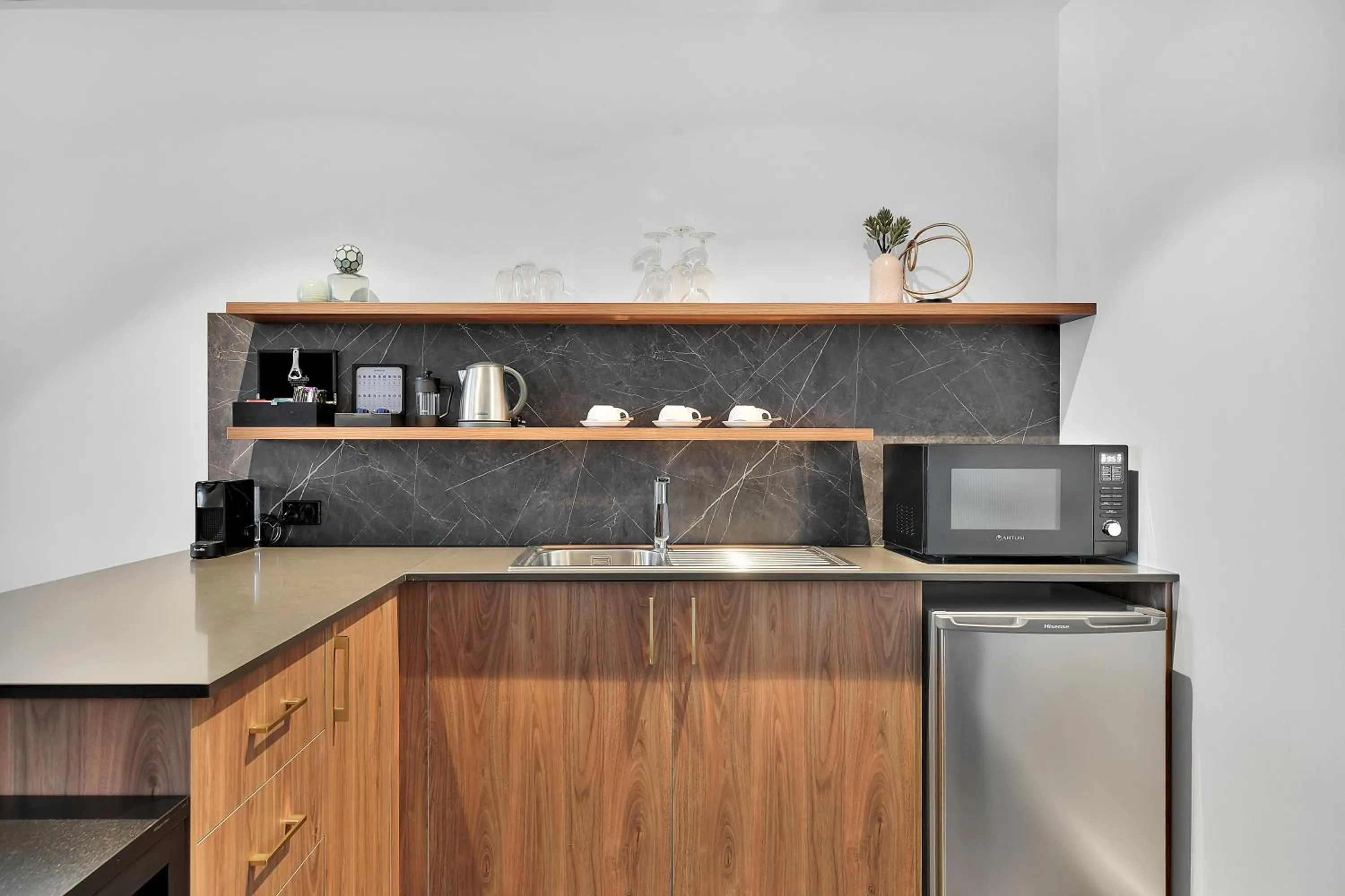 Coffee/tea facilities in The Remington Orange