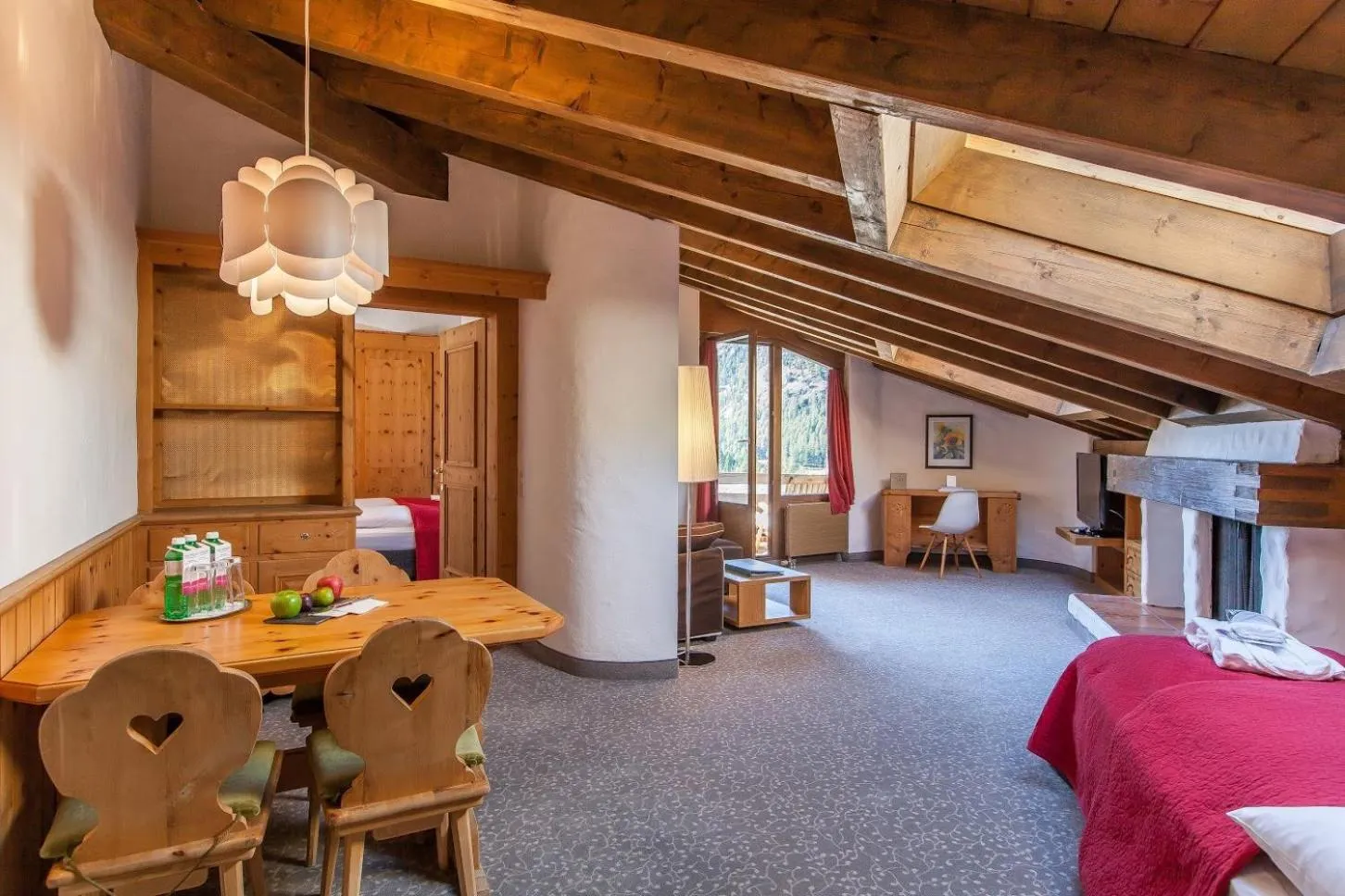 Photo of the whole room, Bed in Hotel Rosatsch