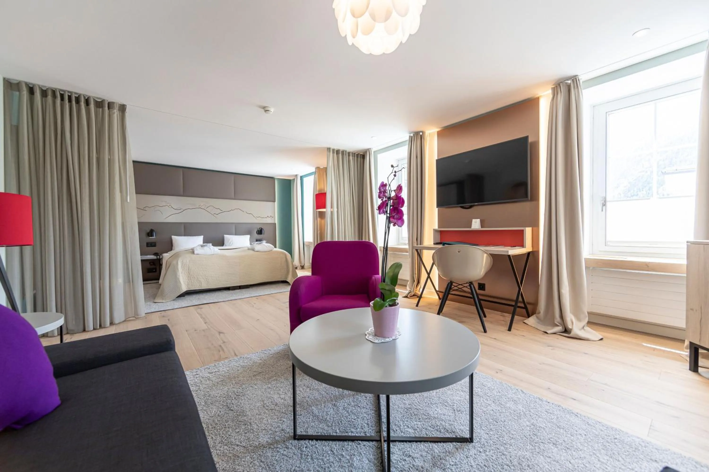 Living room, Bed in Hotel Rosatsch