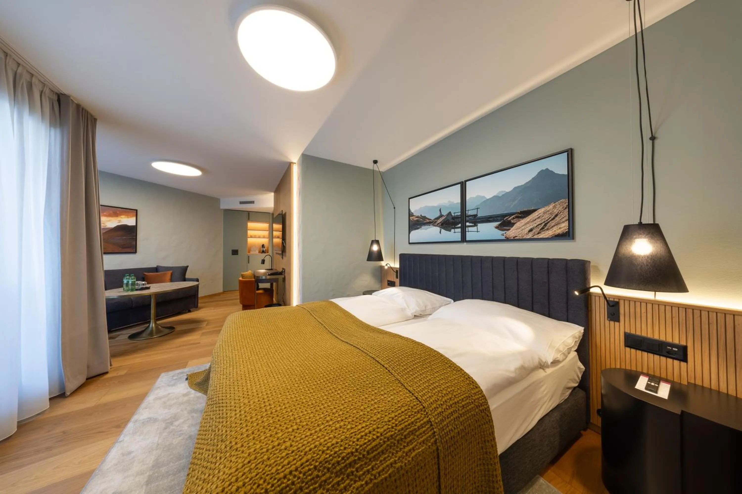 Bedroom, Bed in Hotel Rosatsch