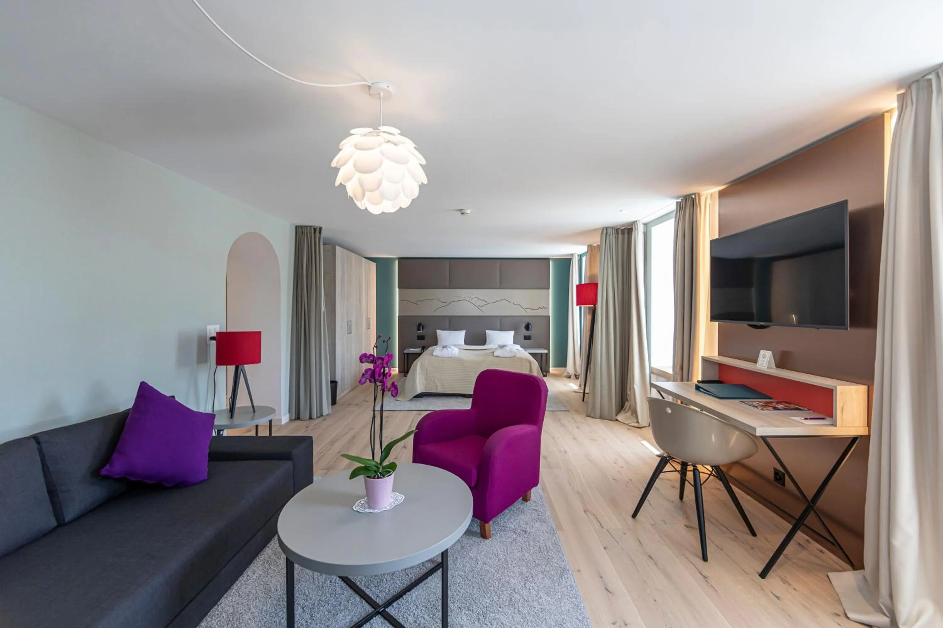 Living room, Bed in Hotel Rosatsch