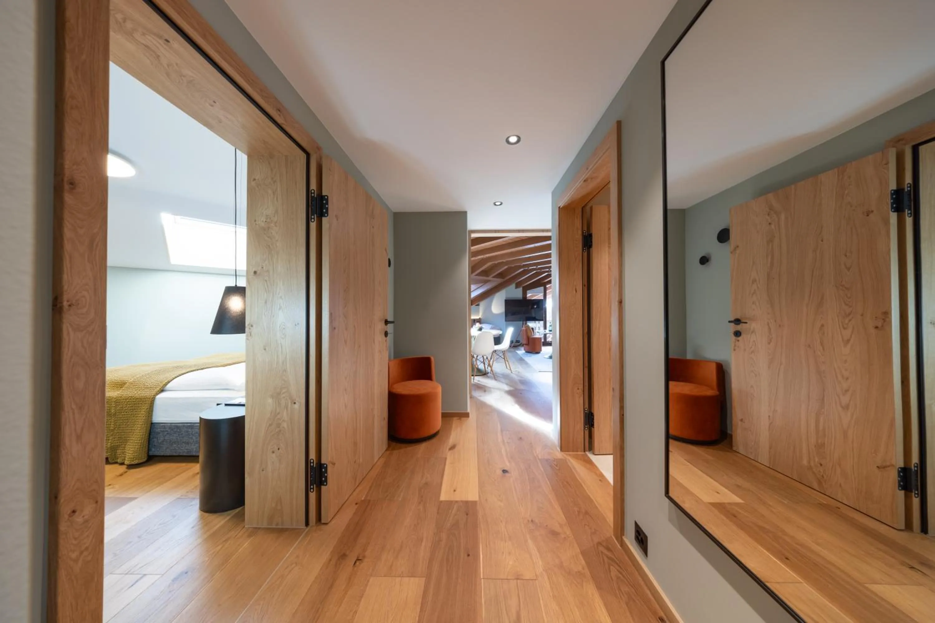 Facade/entrance, Bed in Hotel Rosatsch