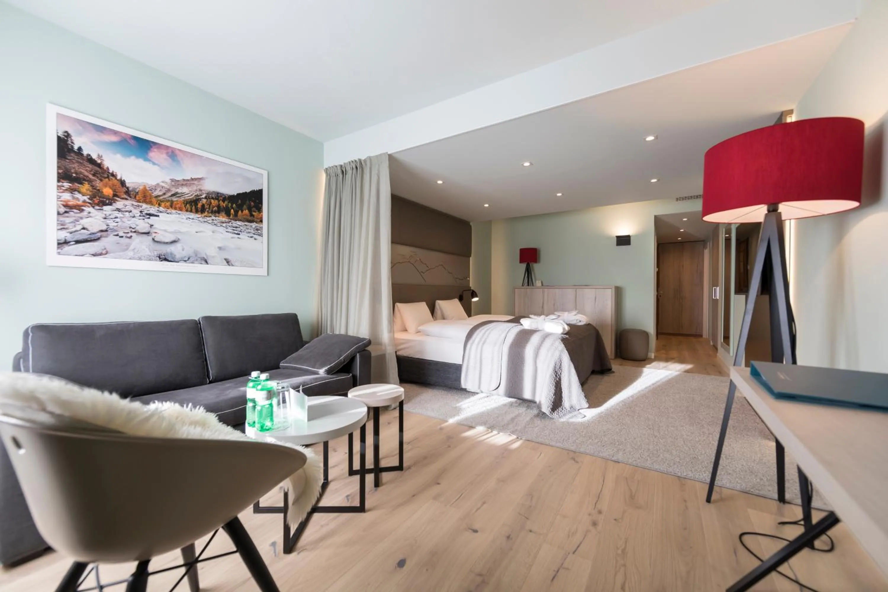 Photo of the whole room, Bed in Hotel Rosatsch