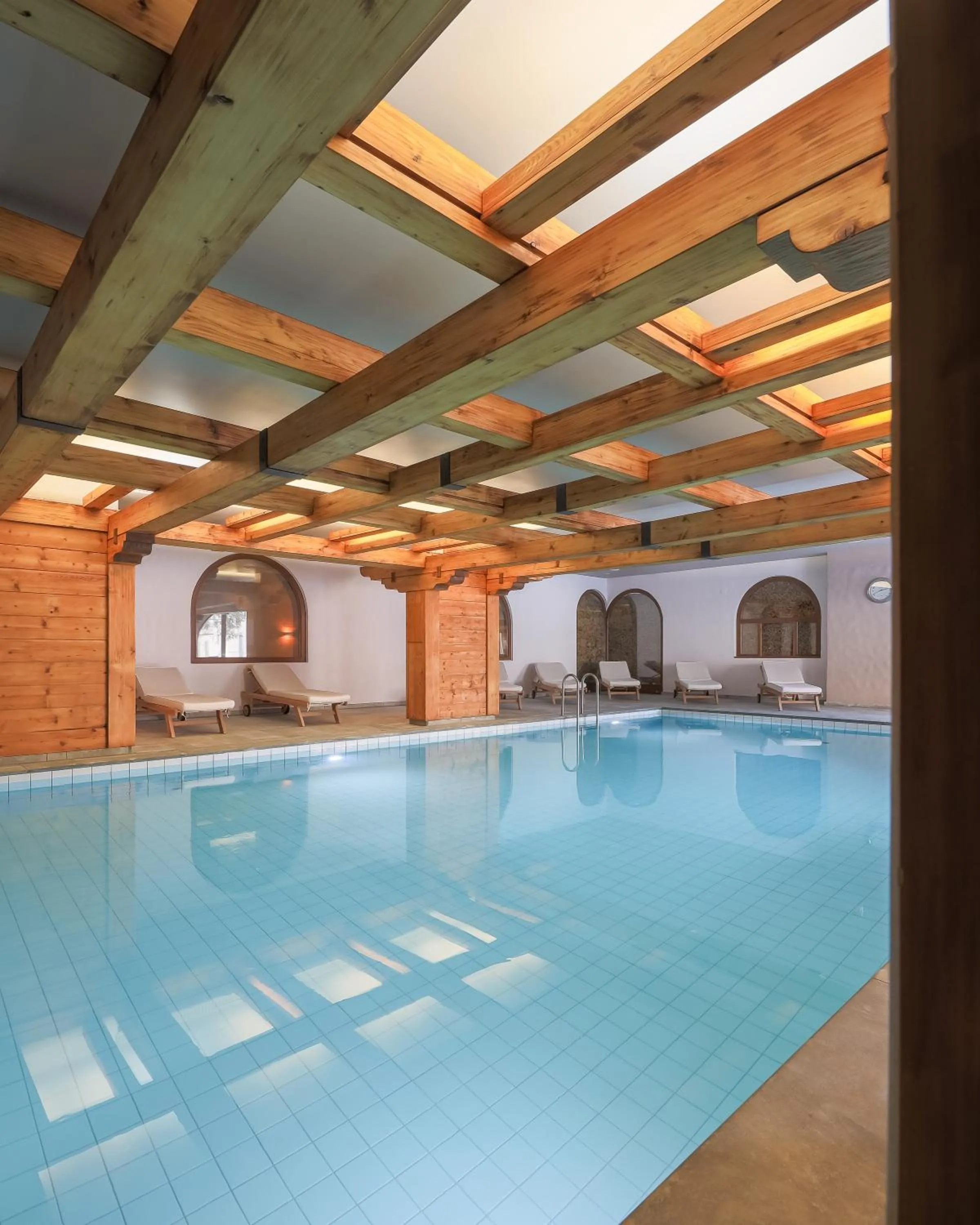 Swimming pool in Hotel Rosatsch