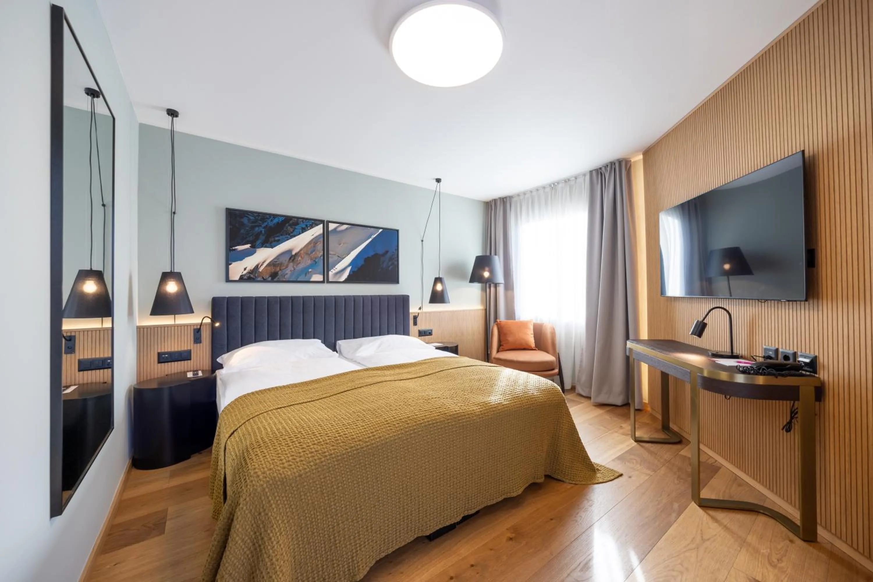 Bedroom, Bed in Hotel Rosatsch