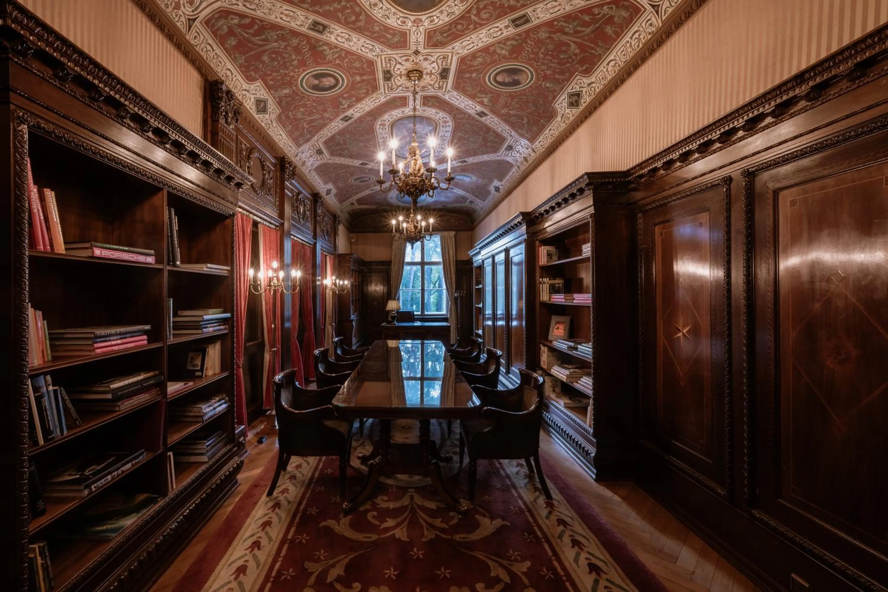 Library in Schlosshotel Berlin