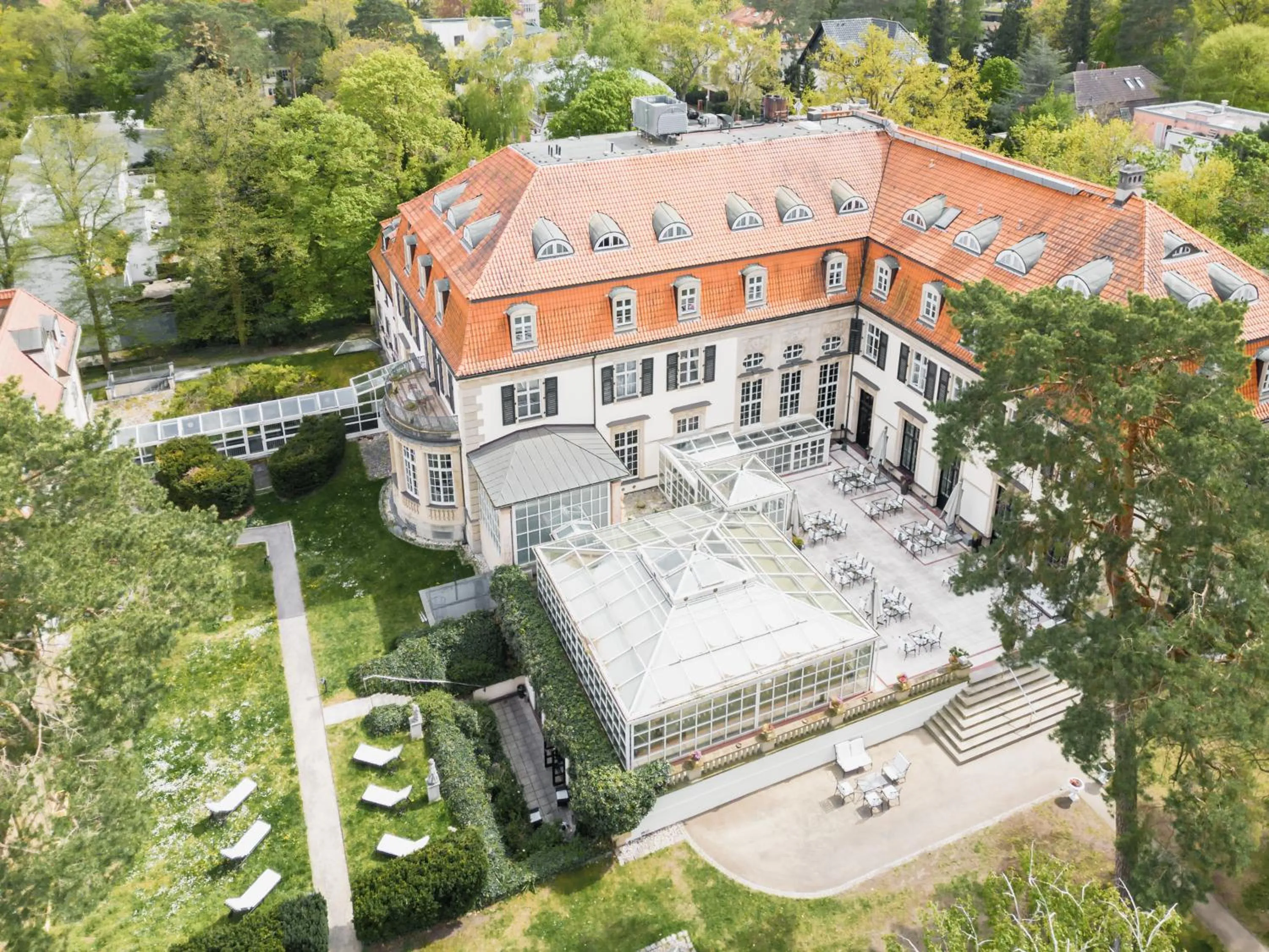 Property building in Schlosshotel Berlin