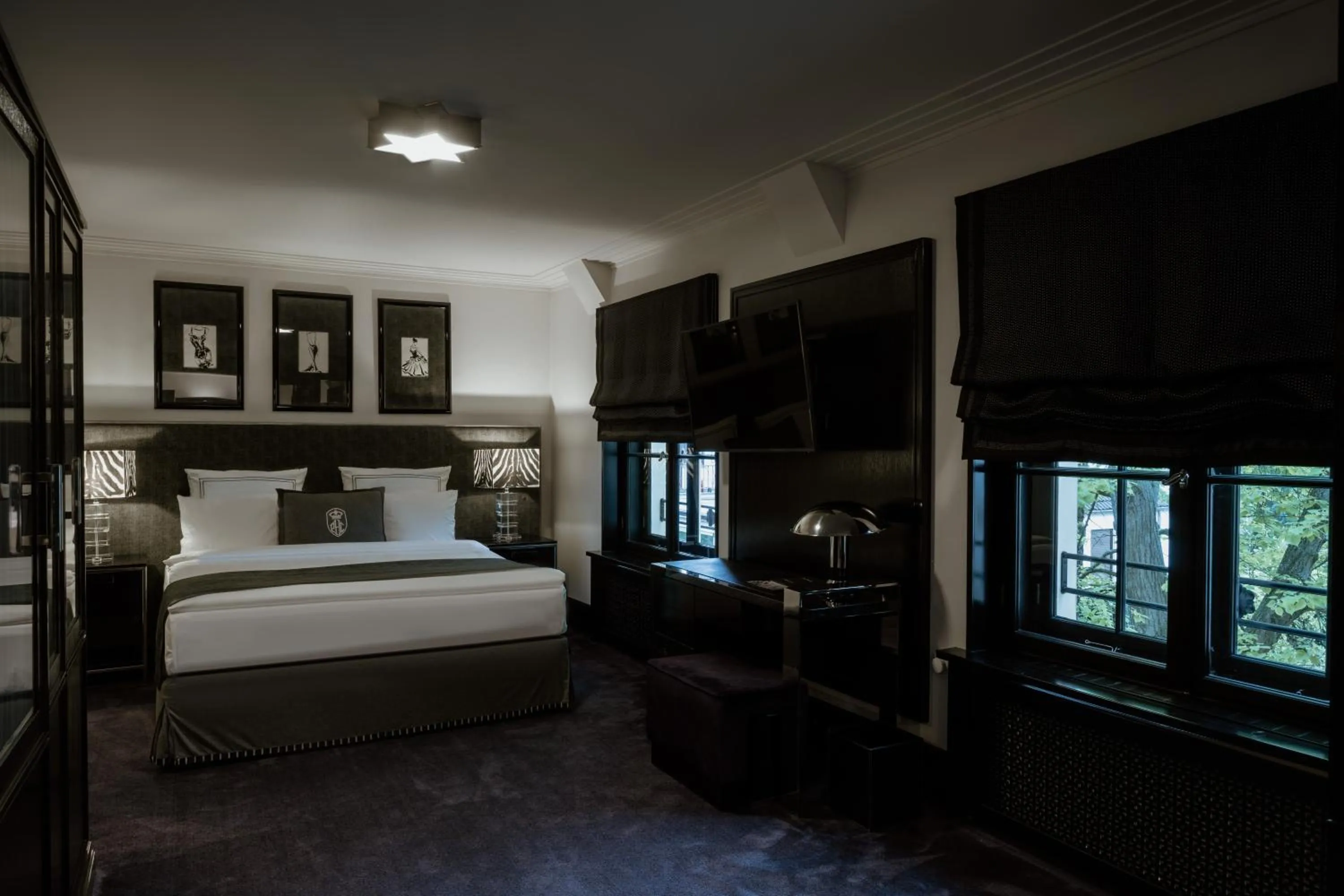 Photo of the whole room, Bed in Schlosshotel Berlin