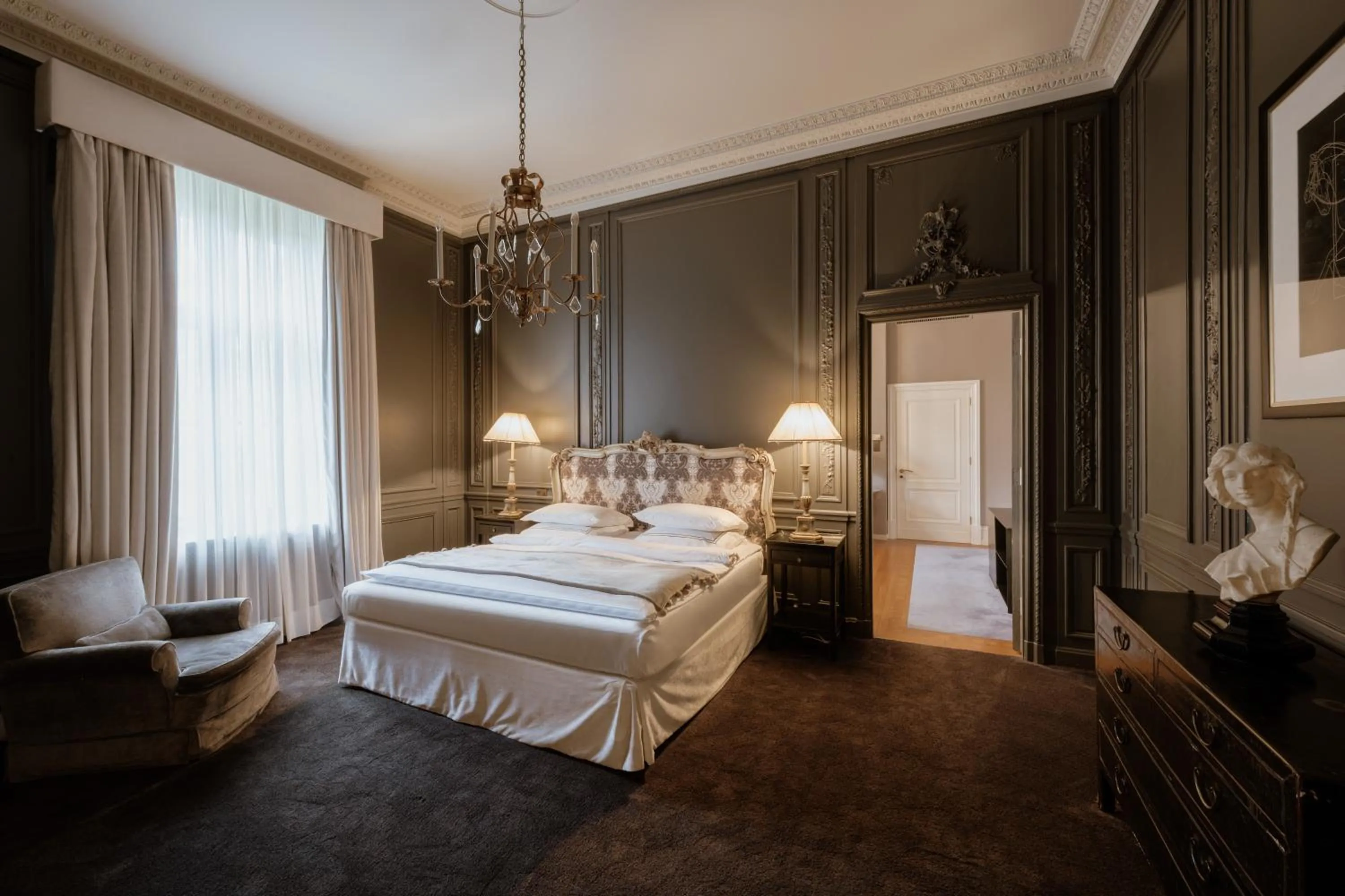 Photo of the whole room, Bed in Schlosshotel Berlin