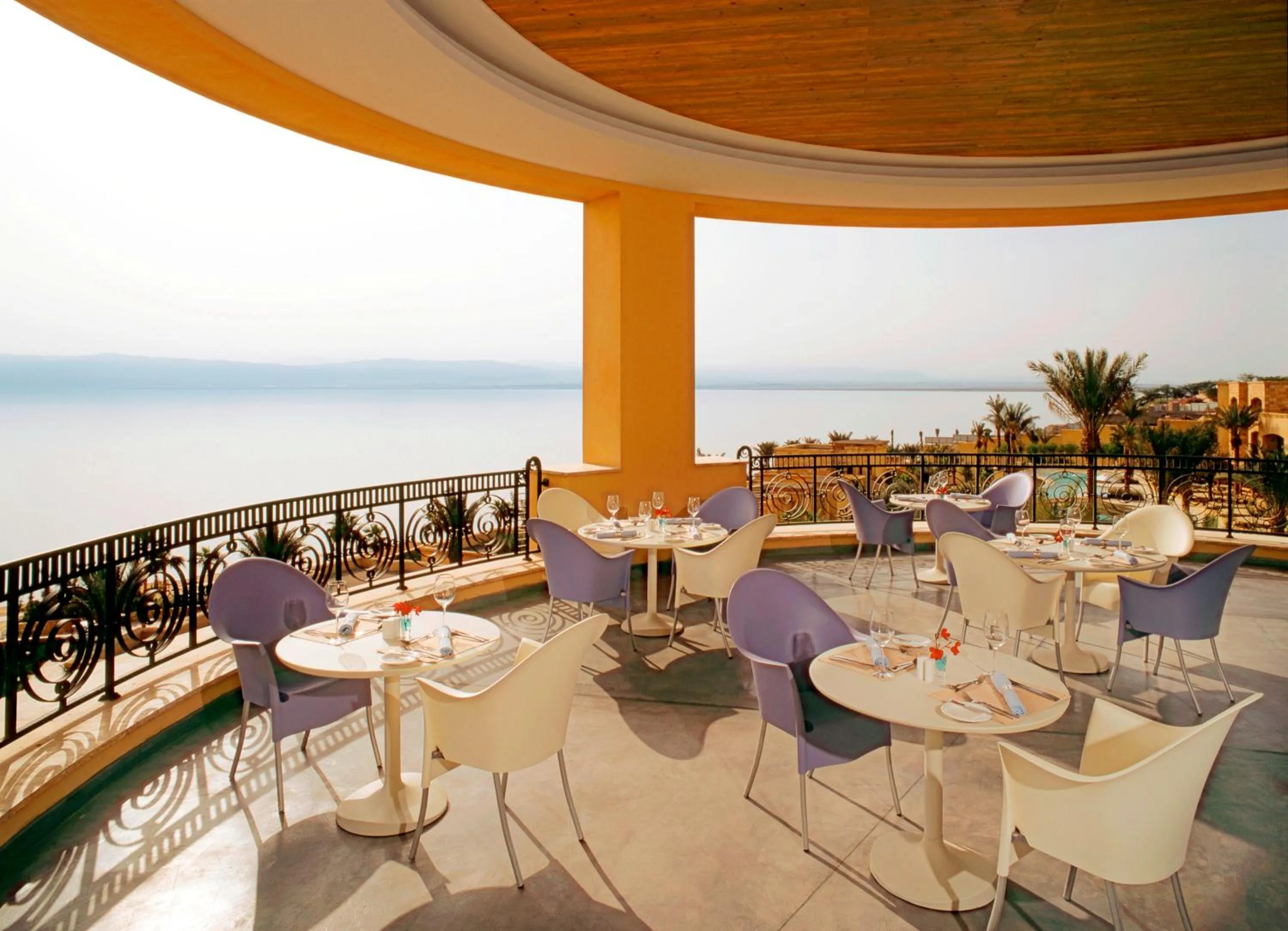 Restaurant/places to eat in Kempinski Hotel Ishtar Dead Sea