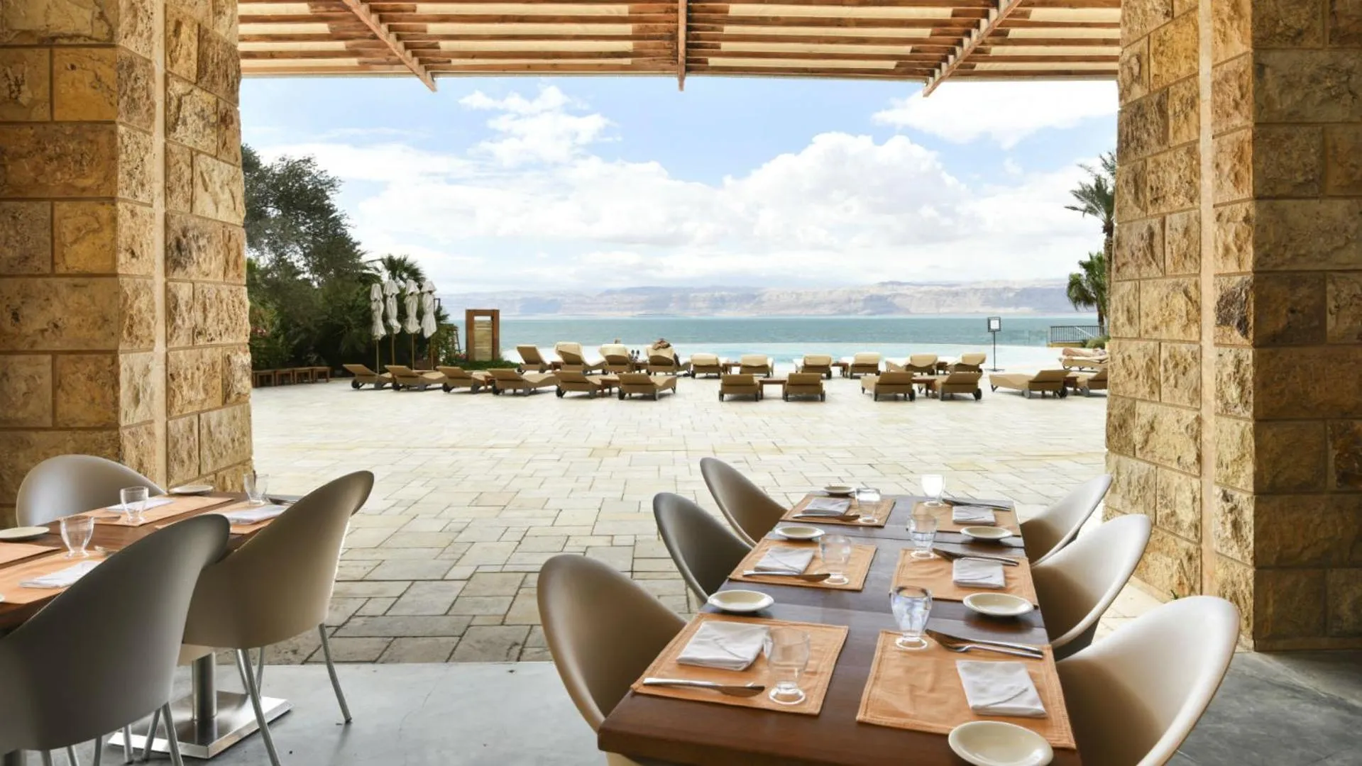 Restaurant/places to eat in Kempinski Hotel Ishtar Dead Sea