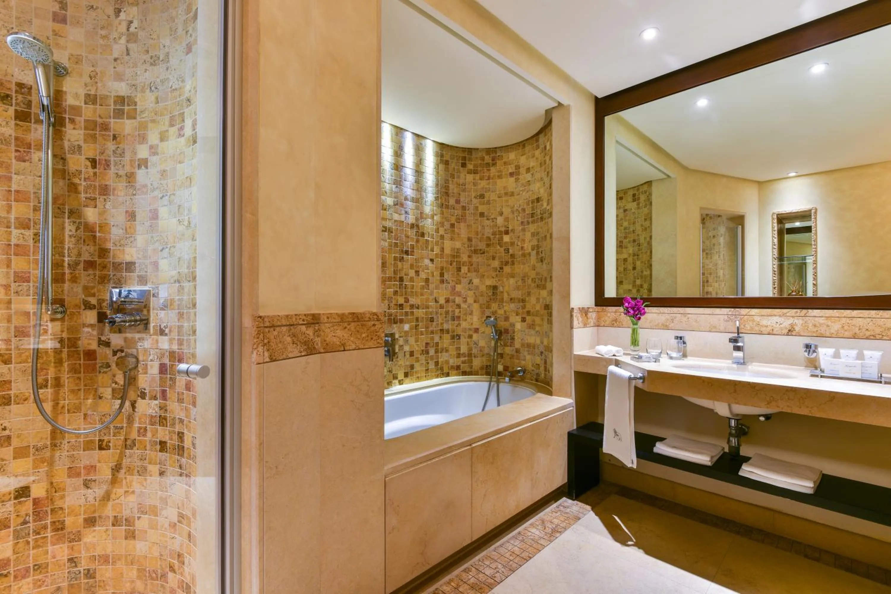 Shower in Kempinski Hotel Ishtar Dead Sea