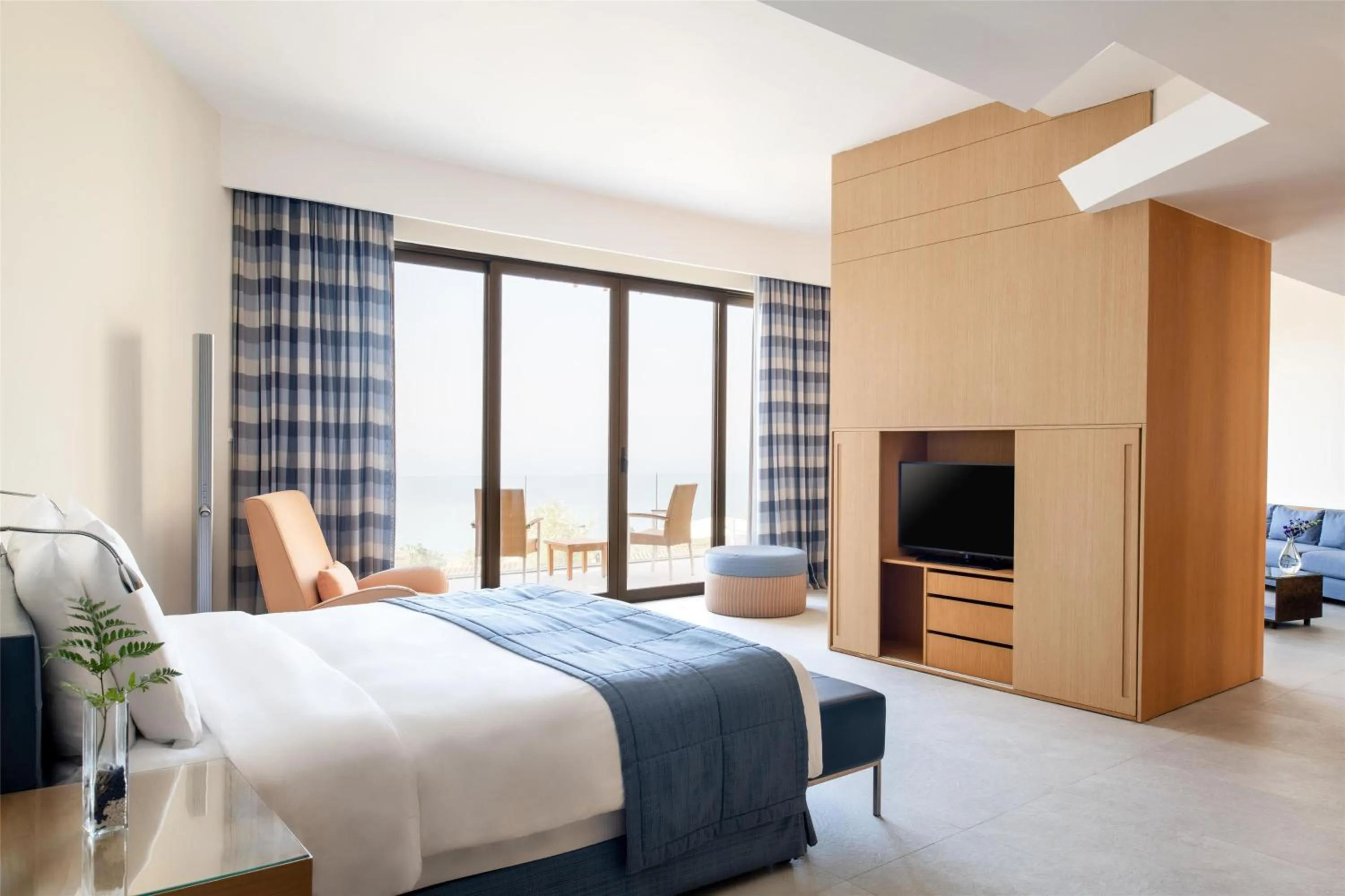 Bedroom, Bed in Kempinski Hotel Ishtar Dead Sea