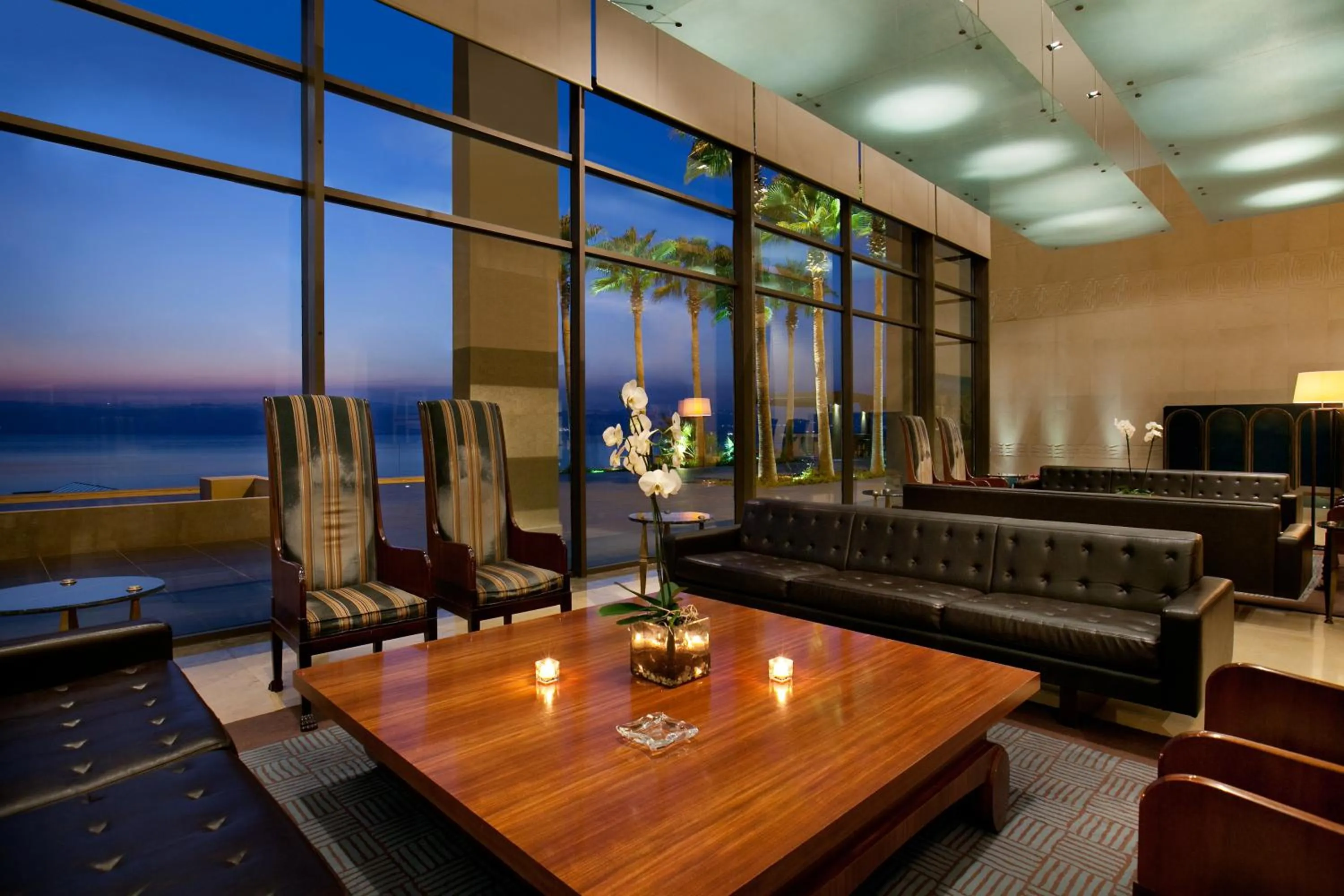 Lounge or bar in Kempinski Hotel Ishtar Dead Sea