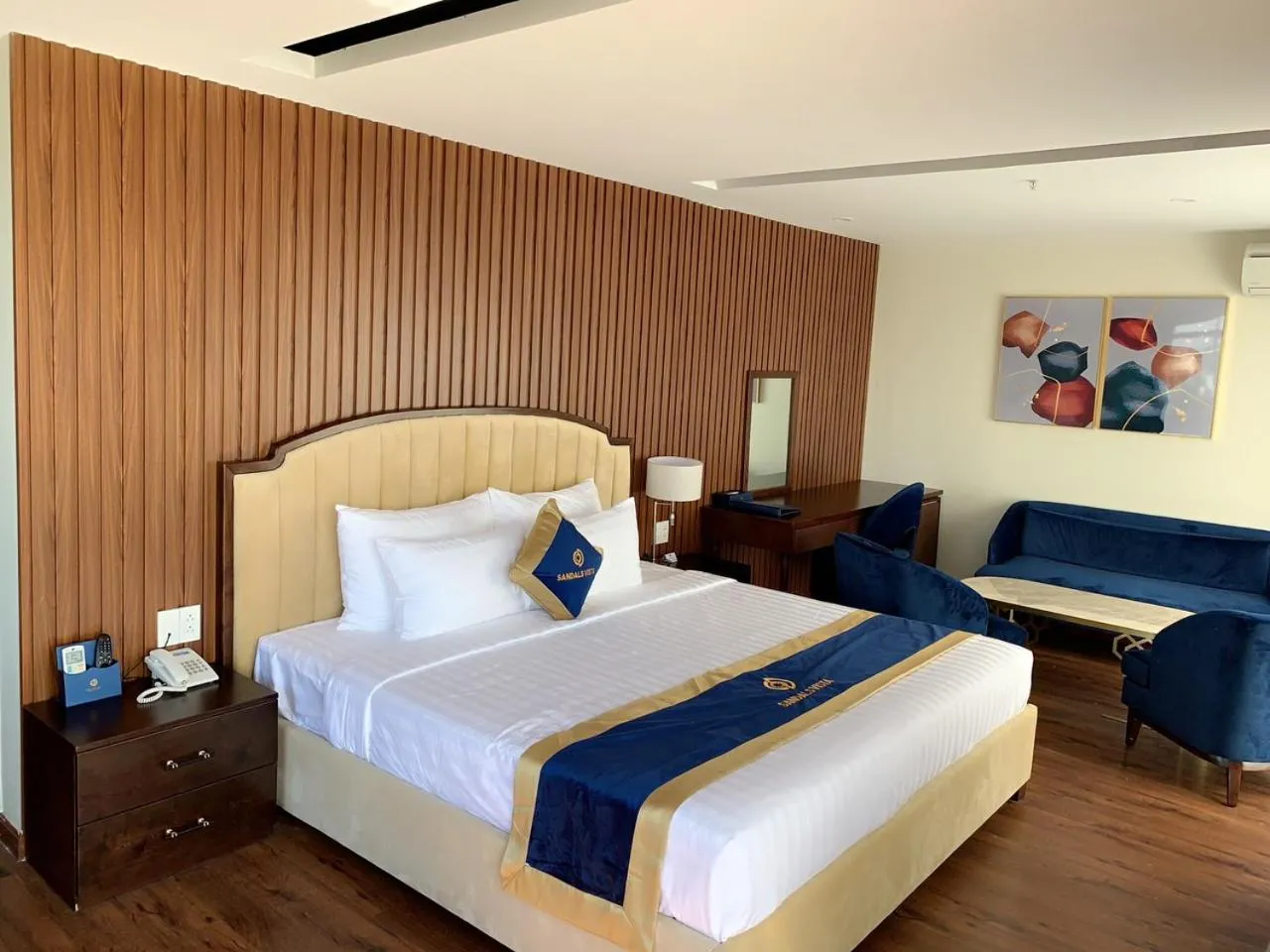 Bedroom, Bed in Sandals Vista Hotel