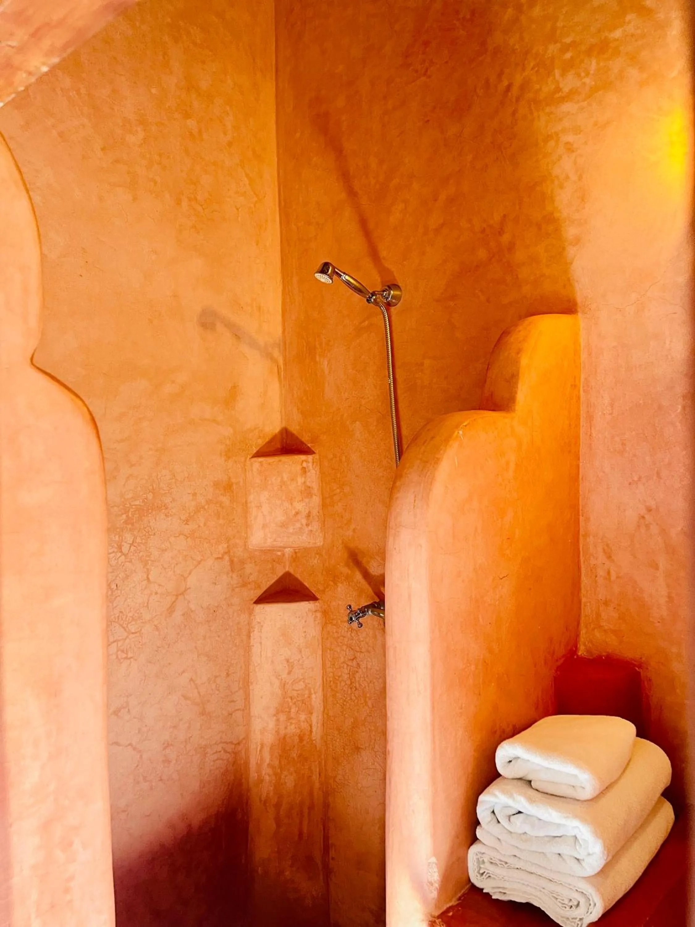 Bathroom in Riad Zarka By La Siredrah