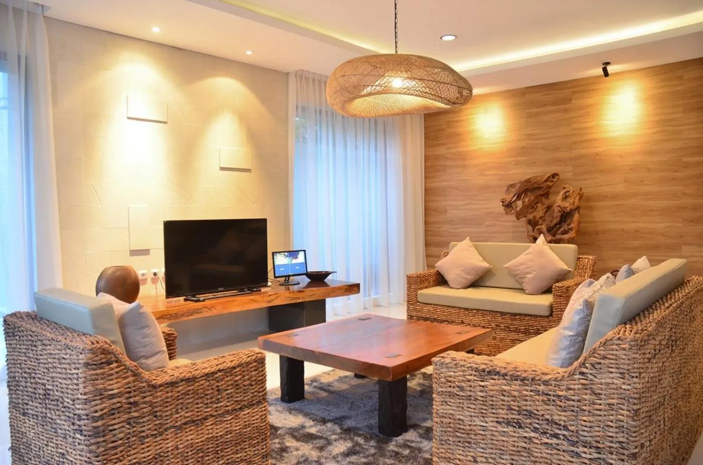Communal lounge/ TV room in Asmaya Hill View Villa 7 bedrooms with a private swimming pool and billiard table