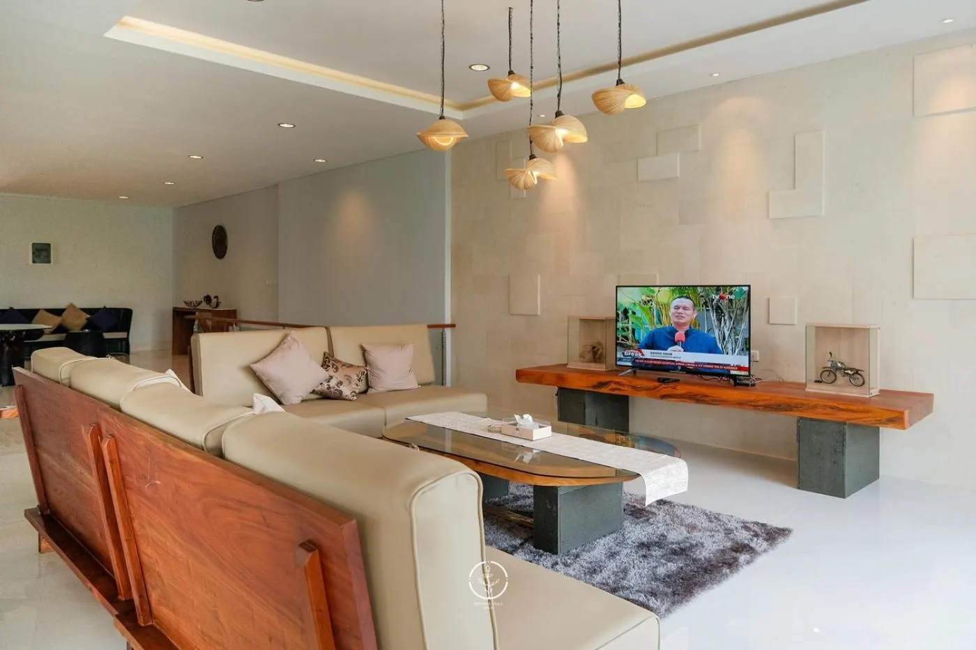 Communal lounge/ TV room in Asmaya Hill View Villa 7 bedrooms with a private swimming pool and billiard table
