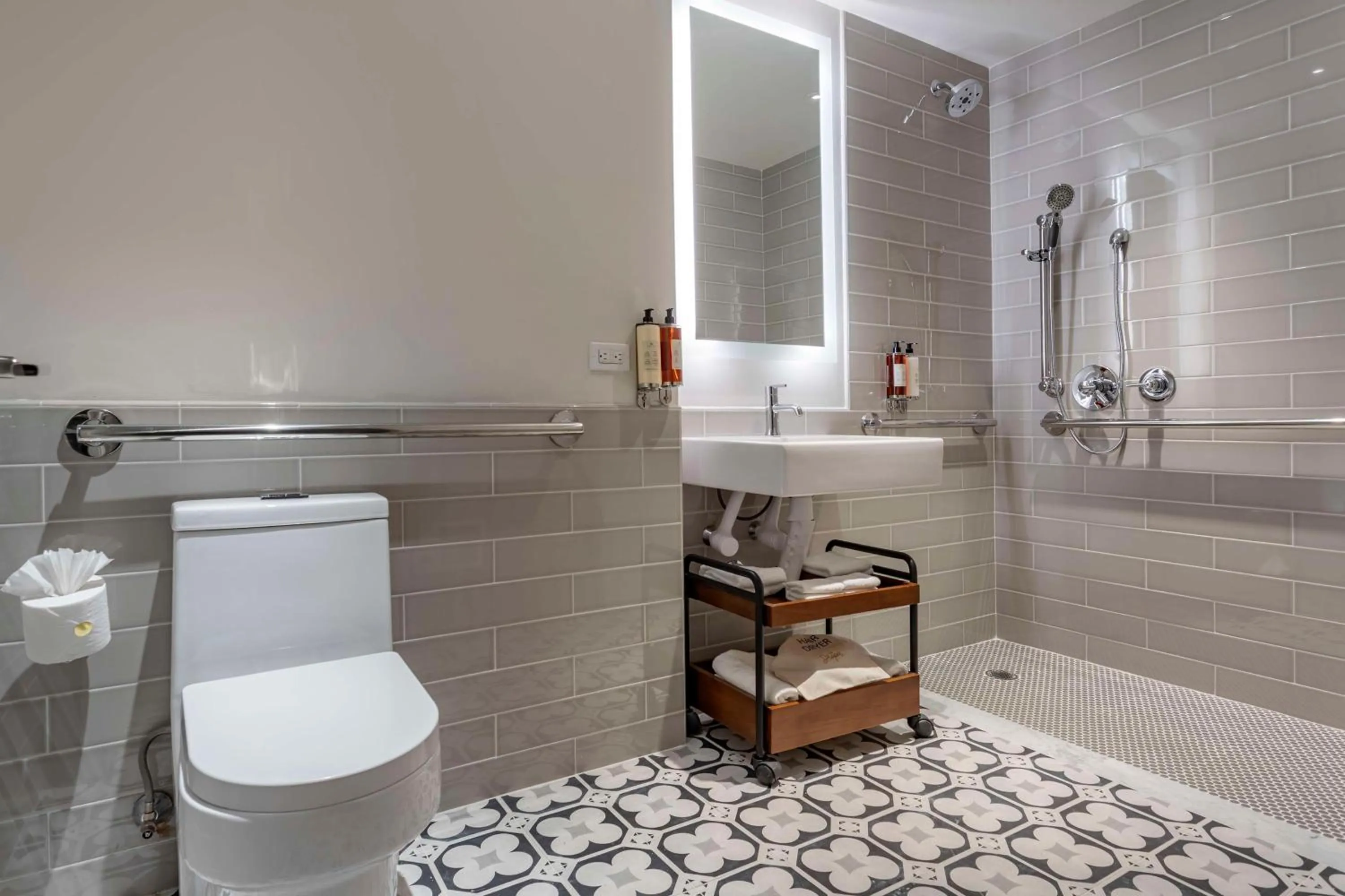 Bathroom in The Draper New York, Tapestry Collection by Hilton