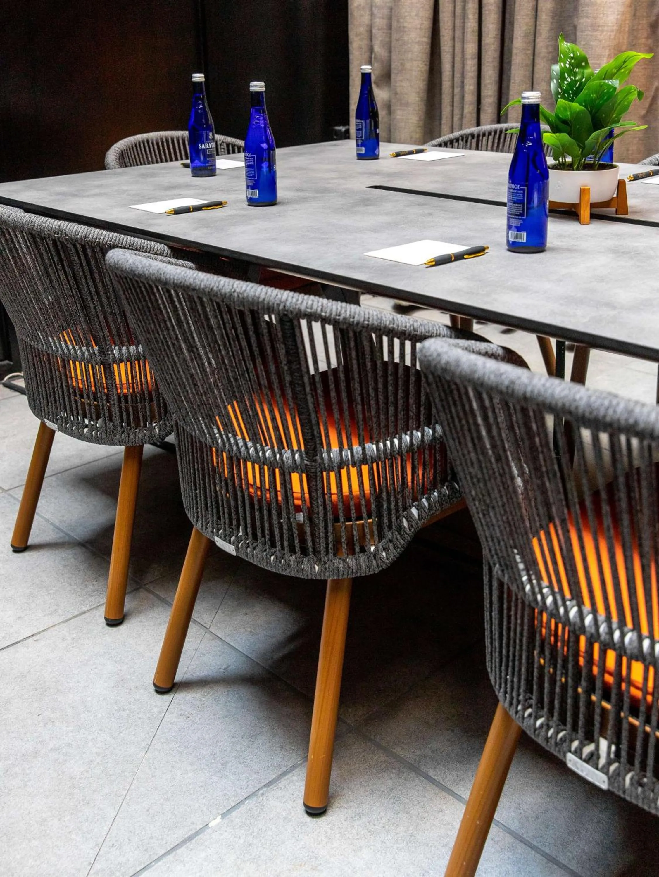 Lounge or bar in The Draper New York, Tapestry Collection by Hilton