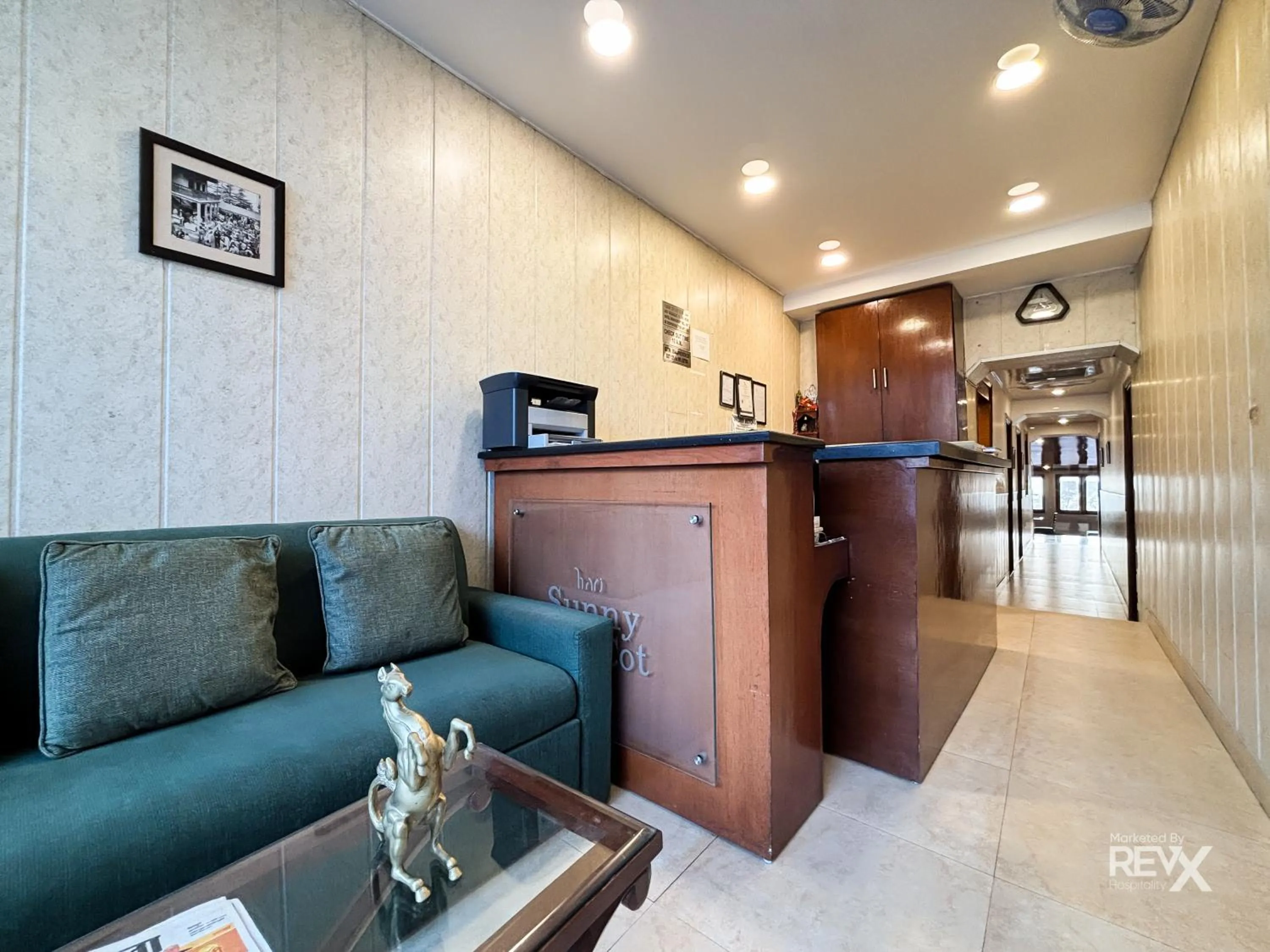Lobby or reception in Hotel Sunny Cot - Free Mall Shuttle and Parking