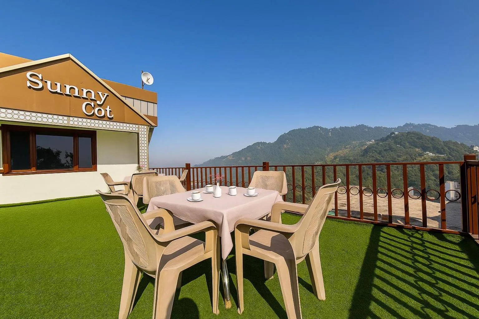 Restaurant/places to eat in Hotel Sunny Cot - Free Mall Shuttle and Parking