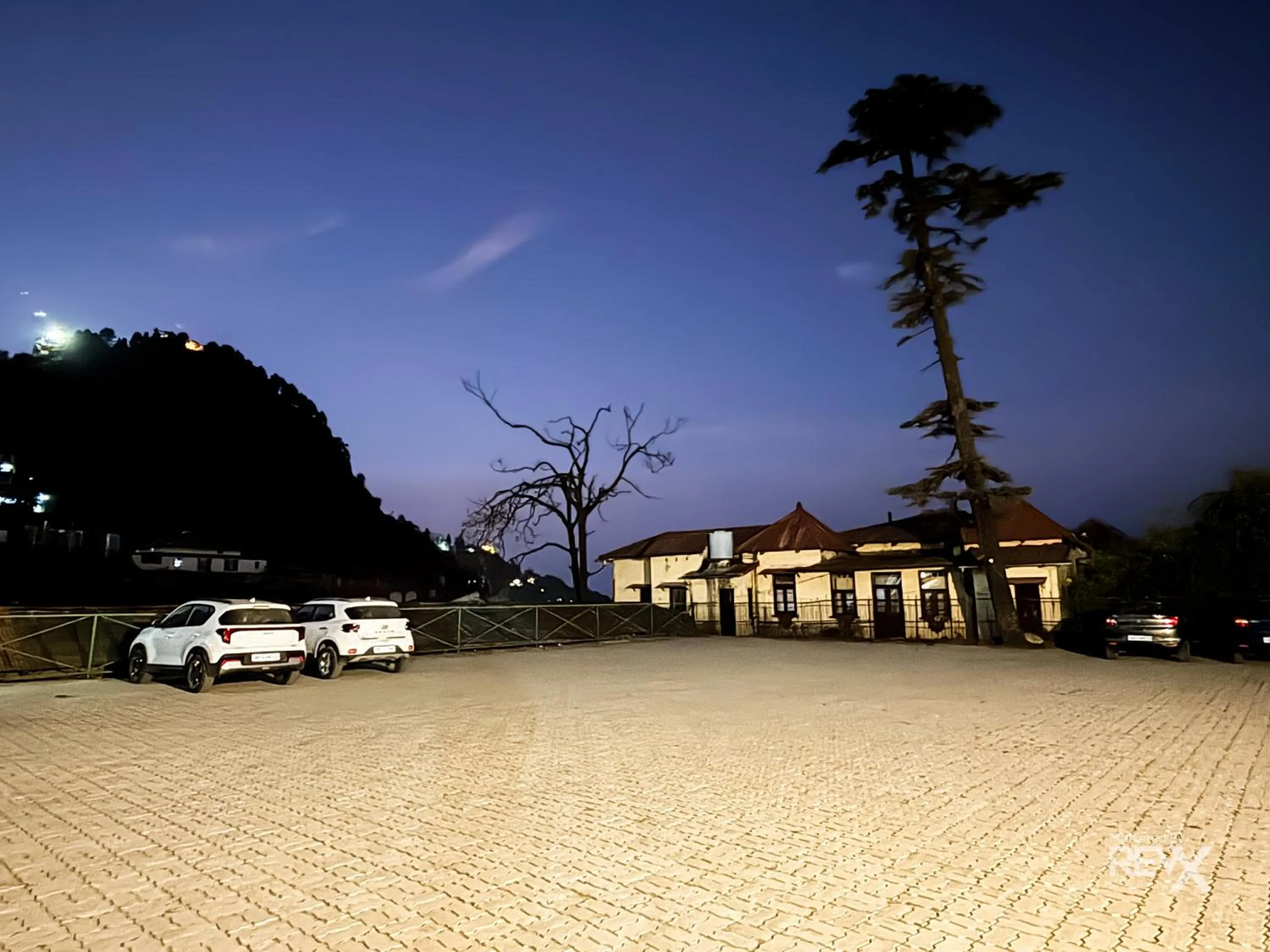 Parking in Hotel Sunny Cot - Free Mall Shuttle and Parking