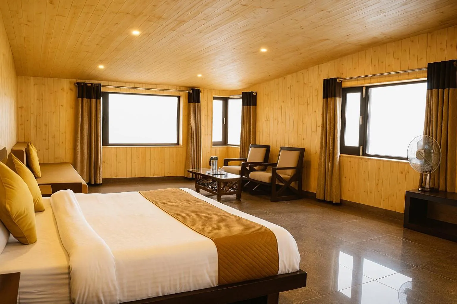 Bed in Hotel Sunny Cot - Free Mall Shuttle and Parking