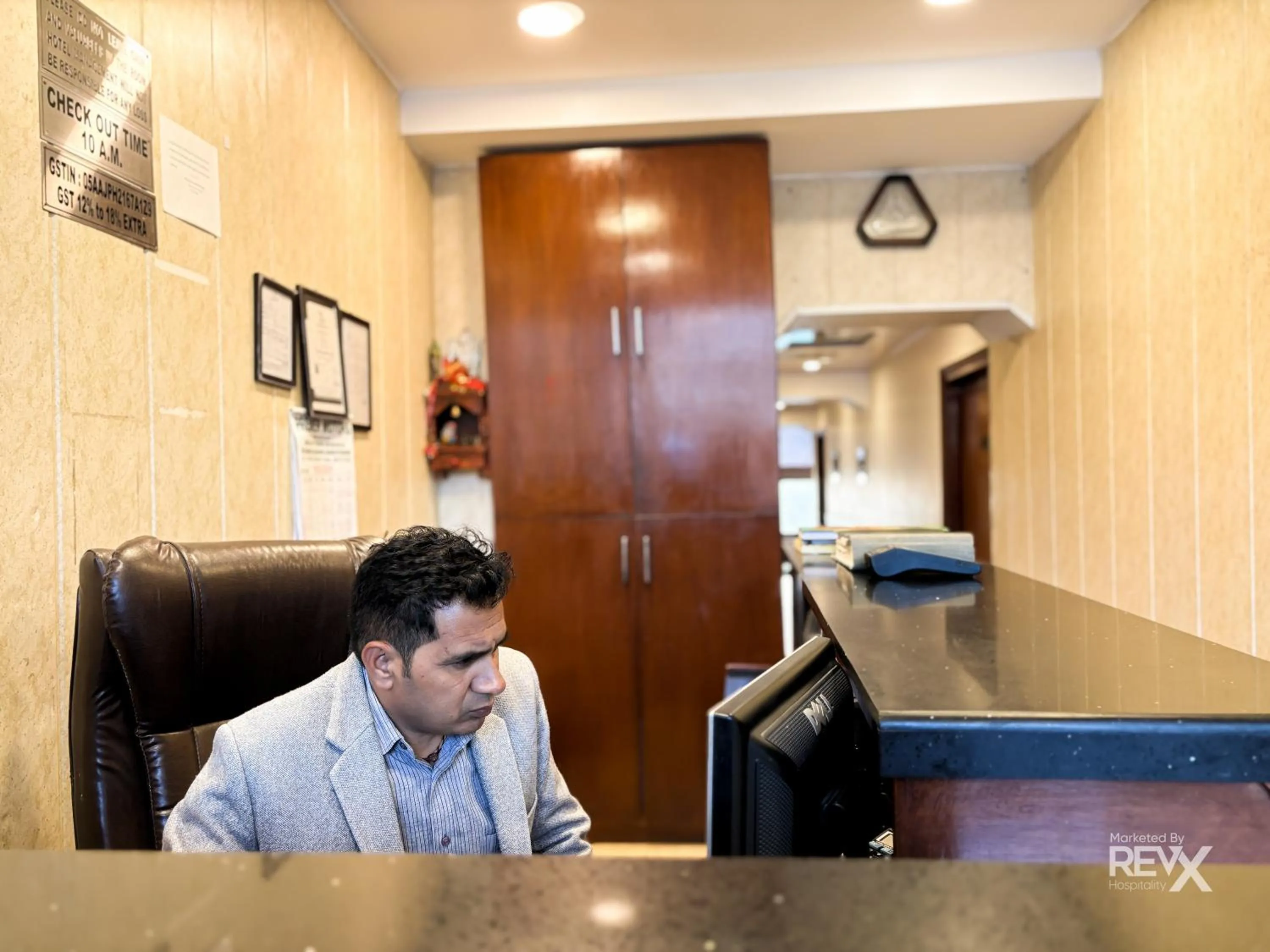 Lobby or reception in Hotel Sunny Cot - Free Mall Shuttle and Parking