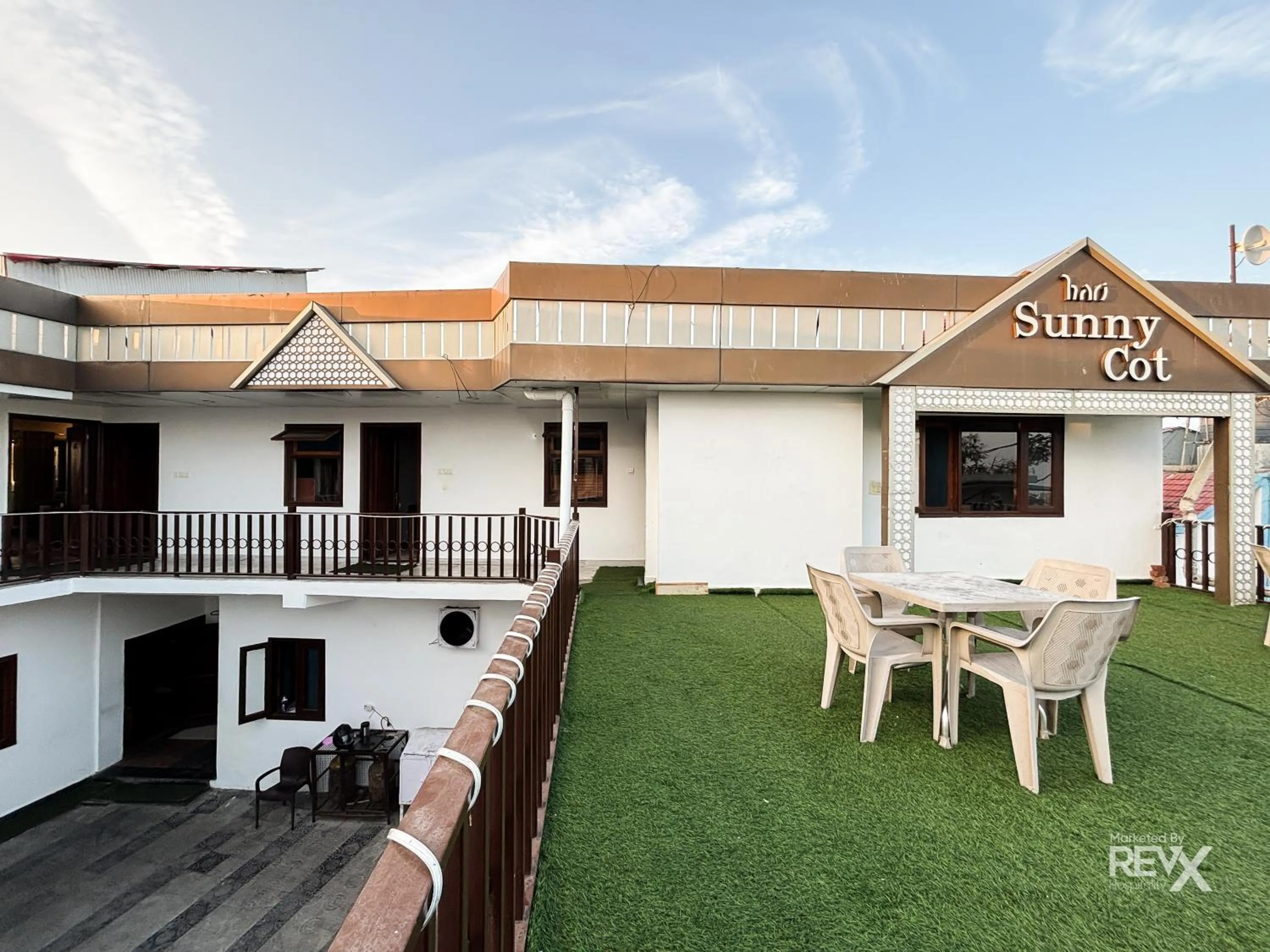 Property building in Hotel Sunny Cot - Free Mall Shuttle and Parking