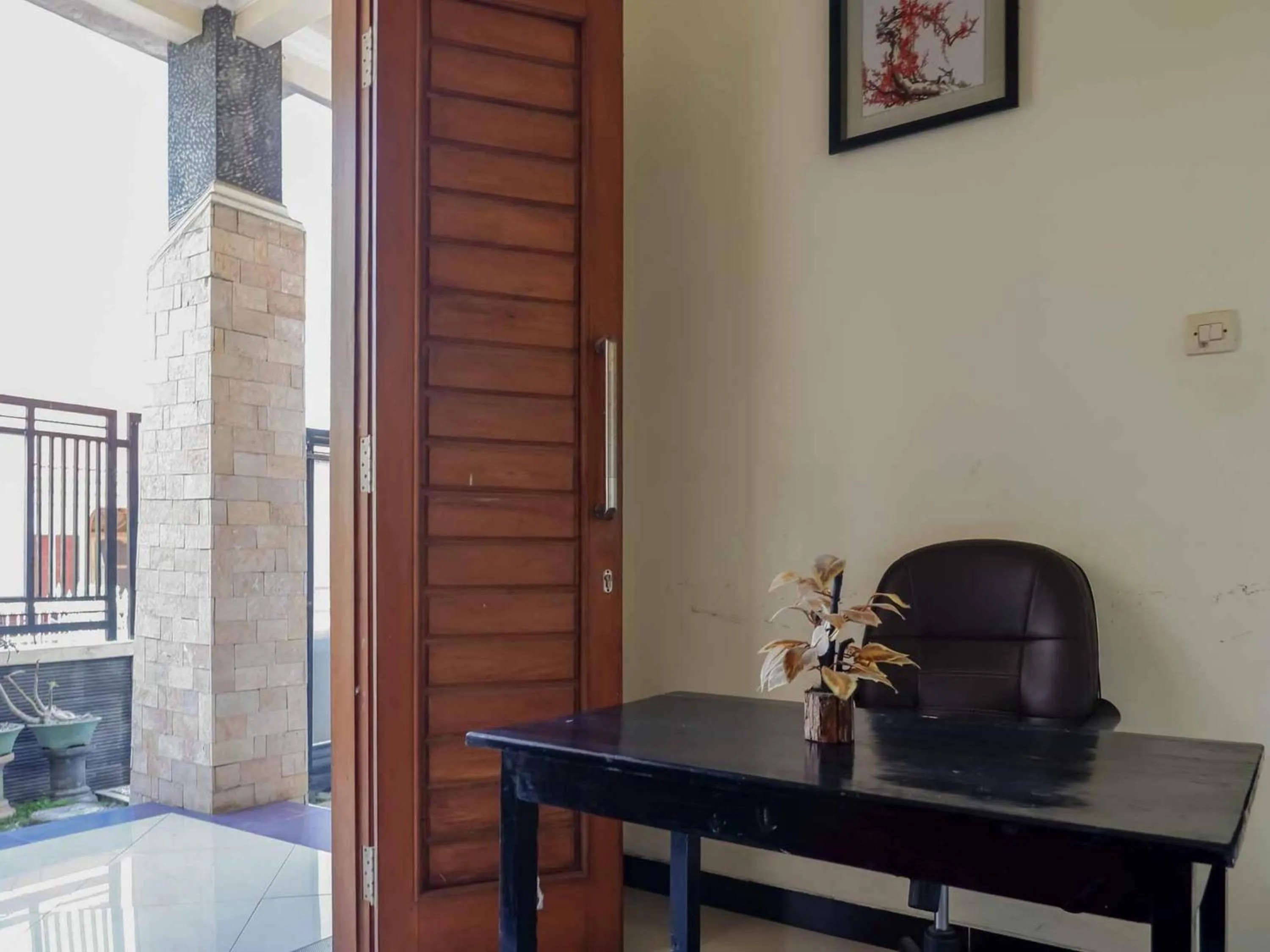 Lobby or reception in RedDoorz near RSUD Nganjuk