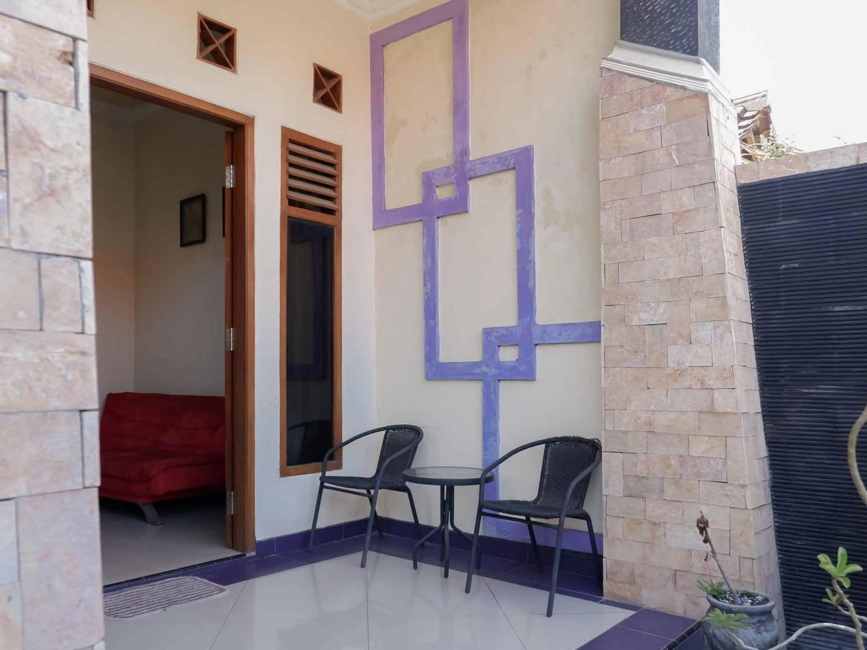 Balcony/Terrace in RedDoorz near RSUD Nganjuk