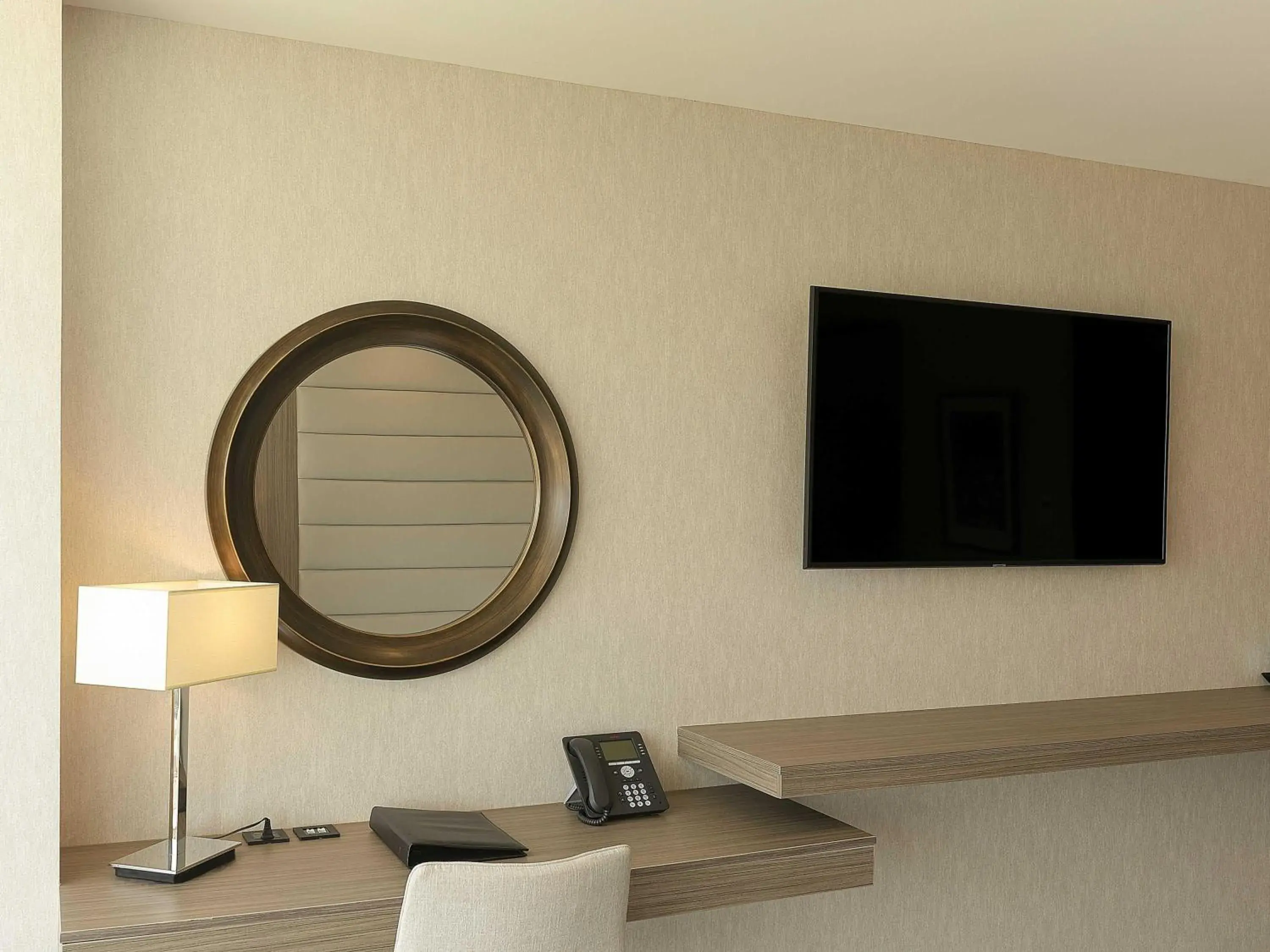 Premier King Room with City View in Swissotel Santa Cruz de La Sierra Premier King Room with City View in Swissotel Santa Cruz de La Sierra