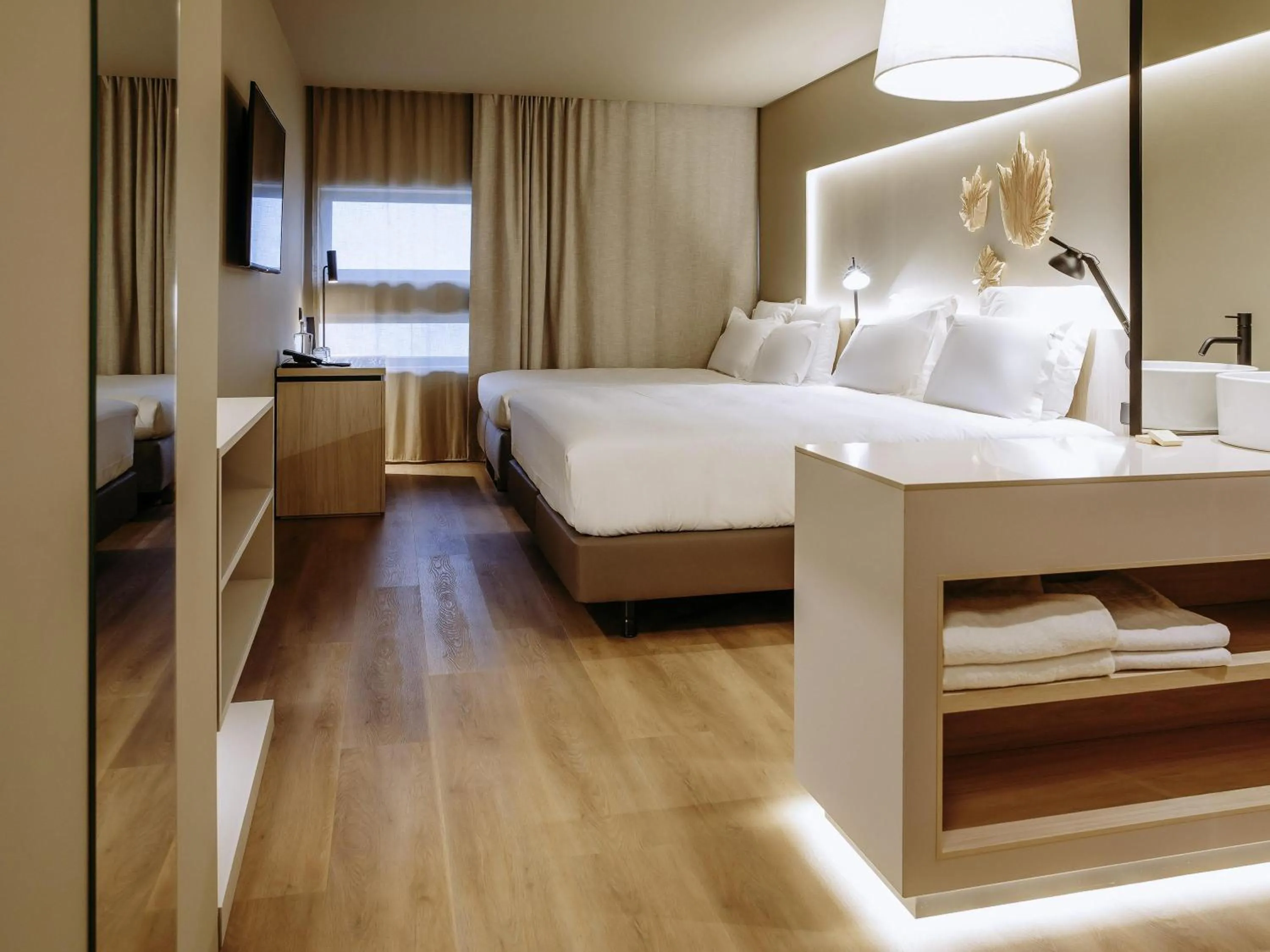 Bedroom, Bed in Mercure Fátima