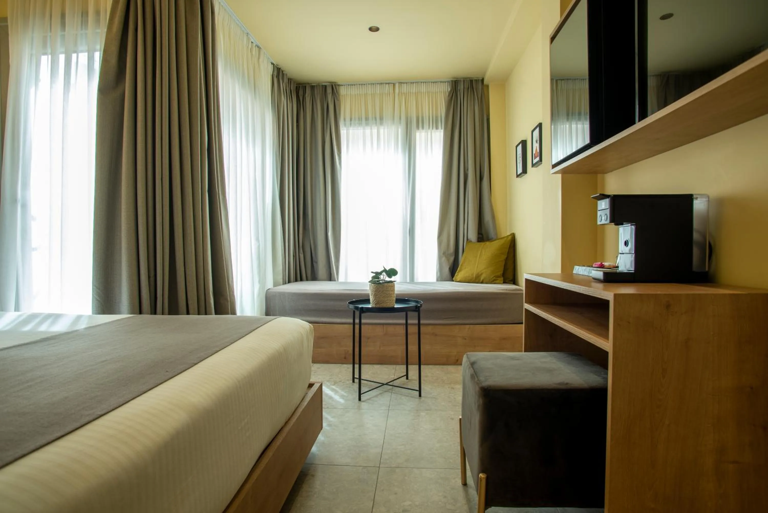 Coffee/tea facilities, Bed in Metis Urbane Living Spaces