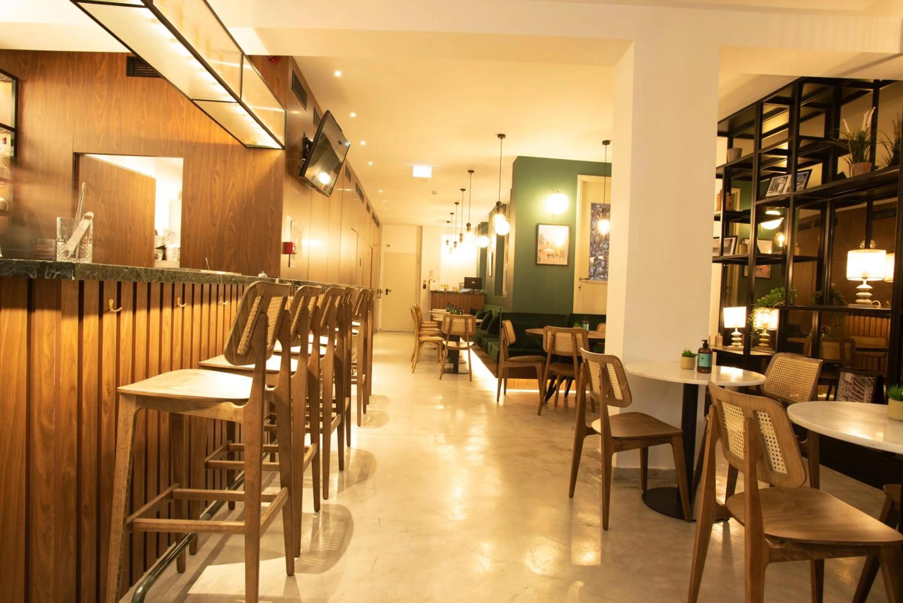 Restaurant/places to eat in Metis Urbane Living Spaces