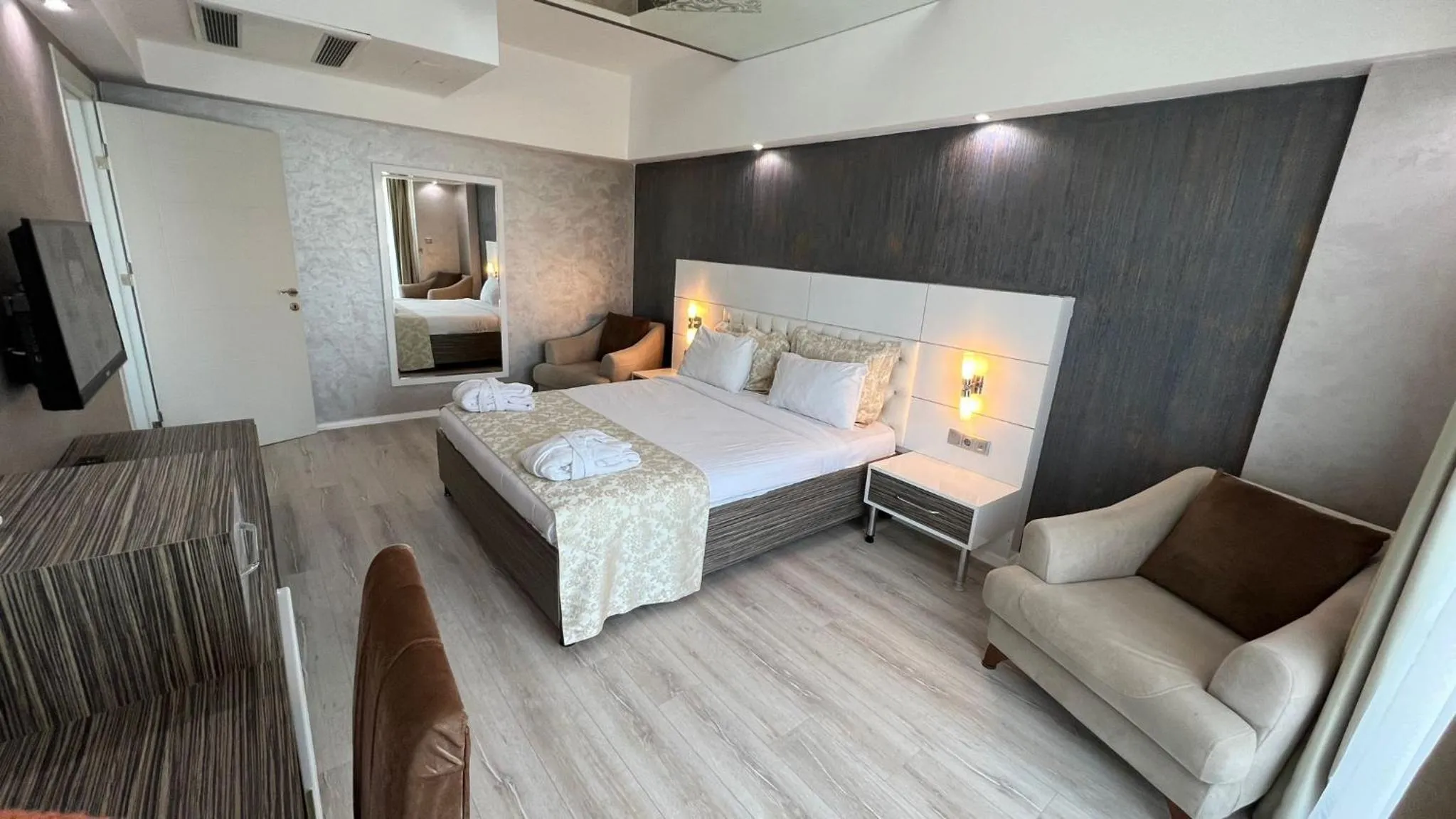 Bed in MOX Hotel Wellness & Spa