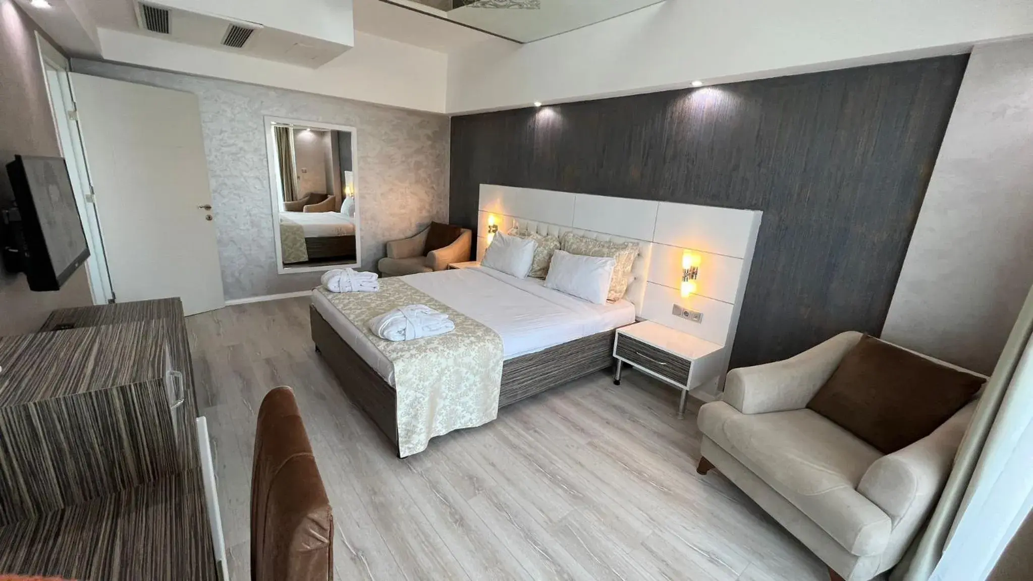 Deluxe Triple Room in MOX Hotel Wellness & Spa Deluxe Triple Room in MOX Hotel Wellness & Spa