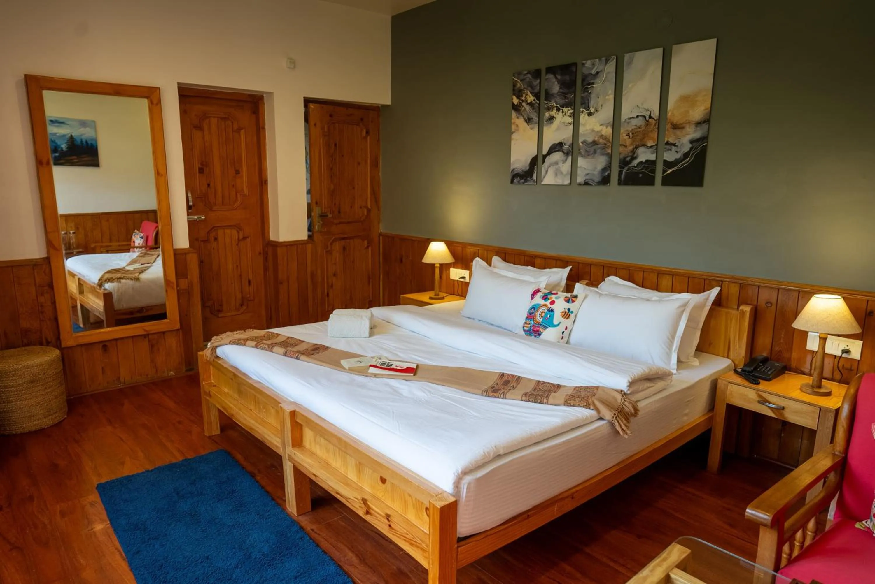 Photo of the whole room, Bed in Zen Manali by Keekoo Stays