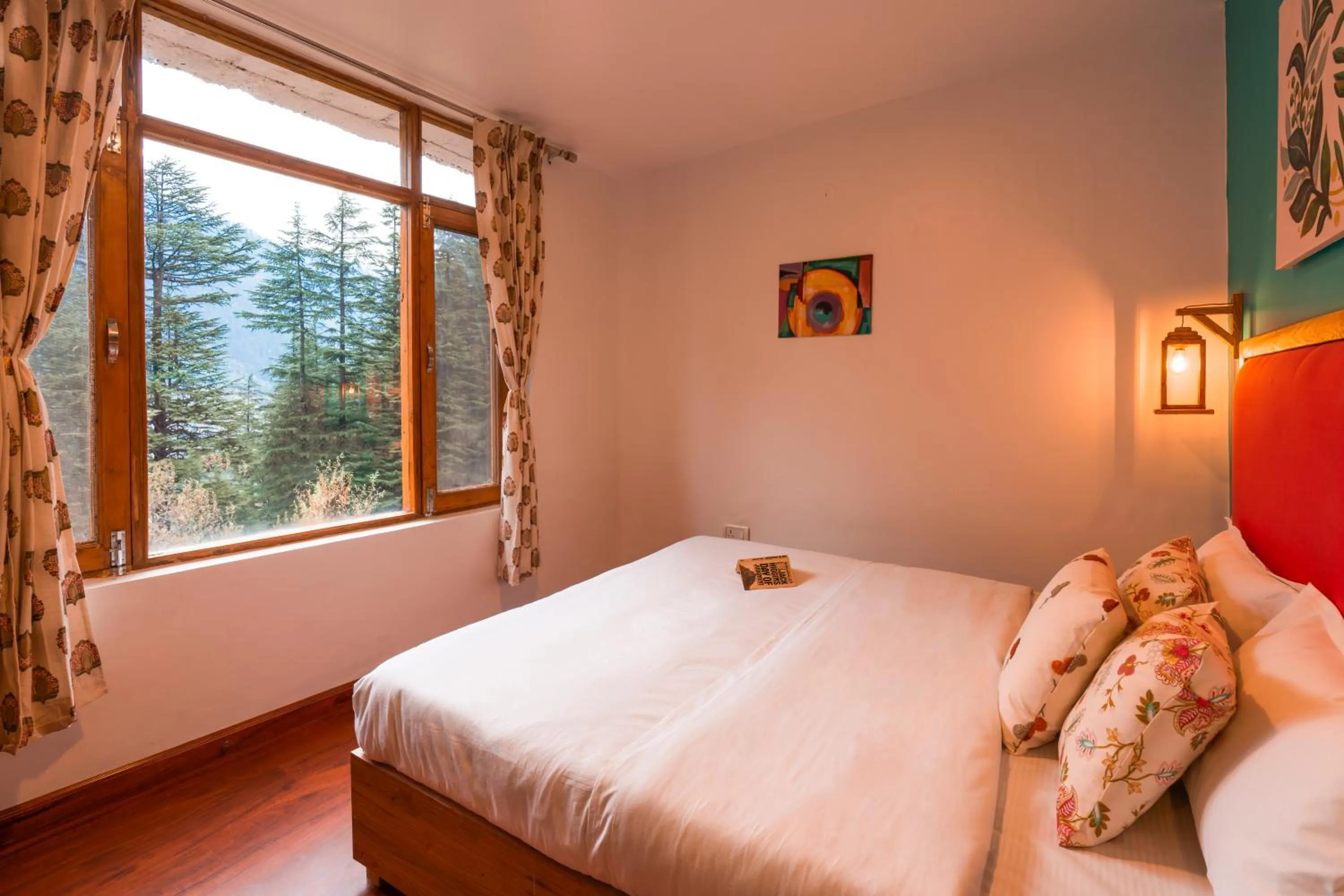 Photo of the whole room, Bed in Zen Manali by Keekoo Stays