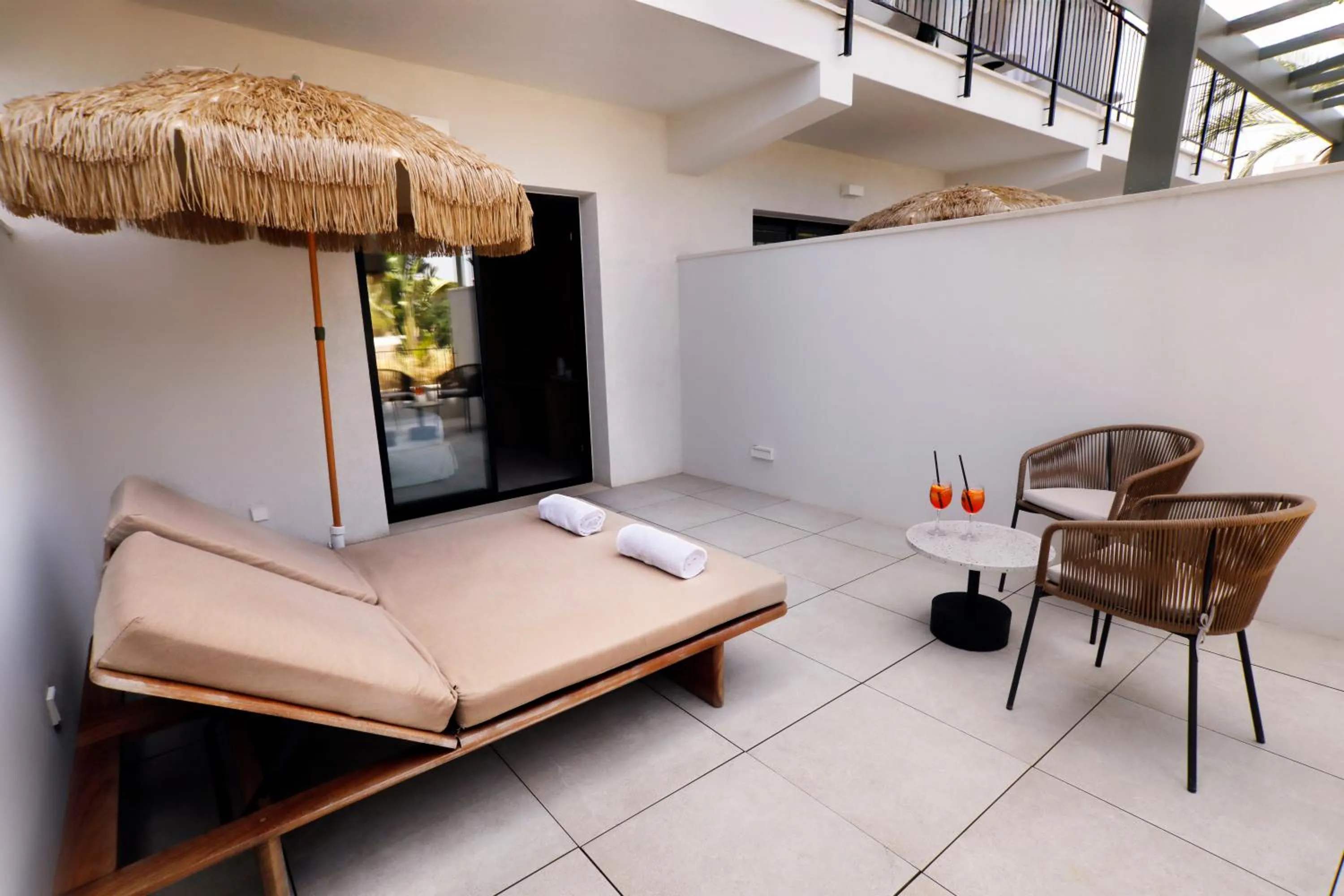 Balcony/Terrace, Bed in Hotel Santanyi Port