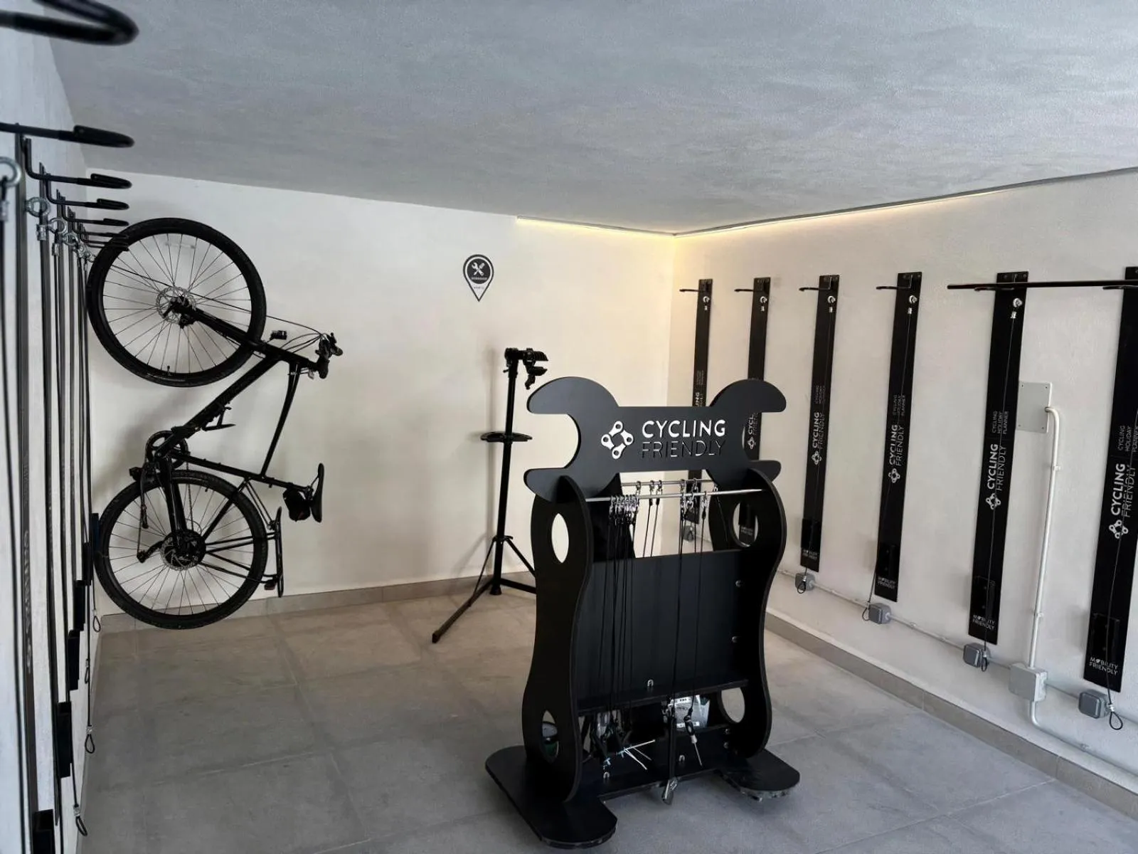 Cycling in Hotel Santanyi Port