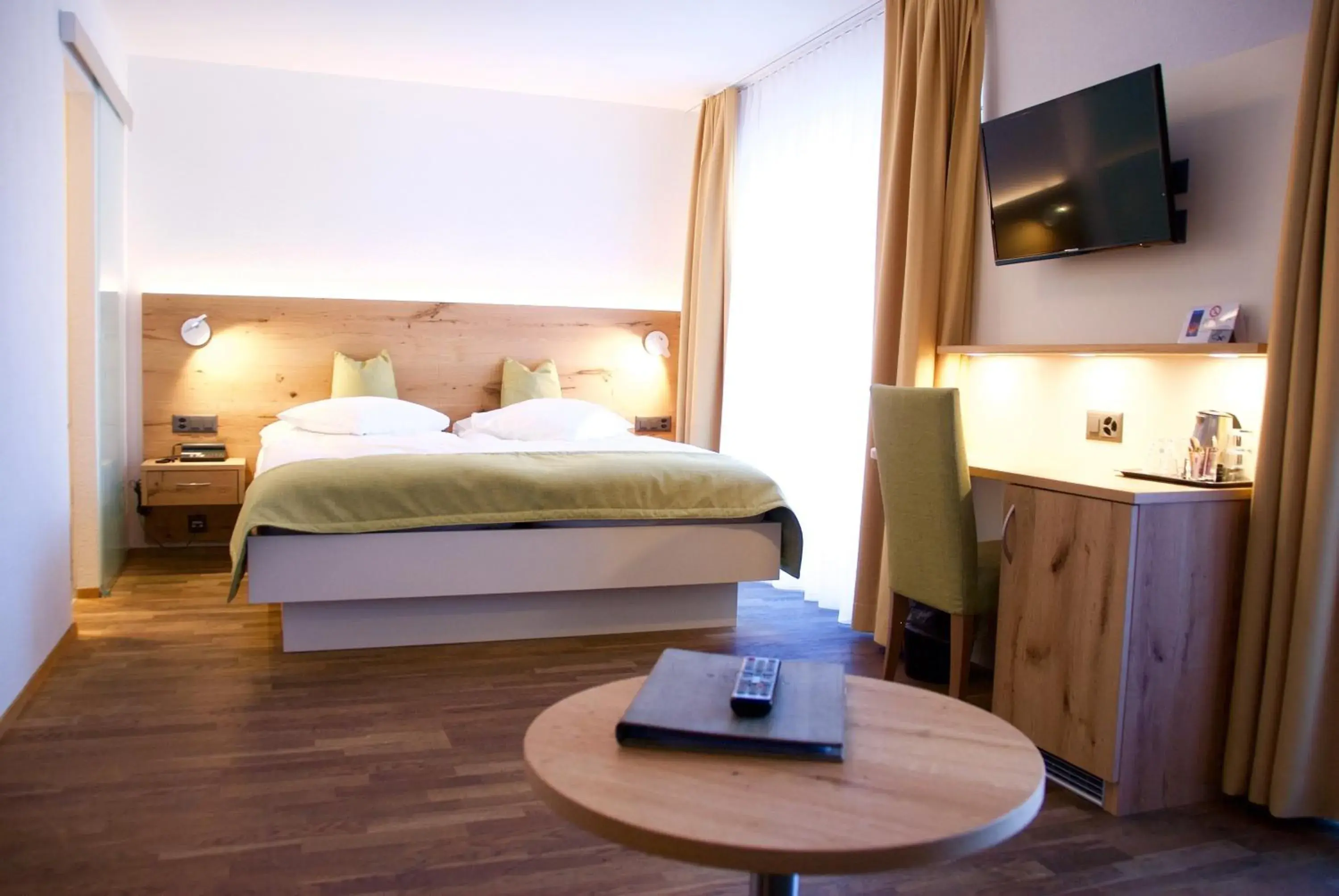 Triple Room with Mountain View in Hotel Bristol Triple Room with Mountain View in Hotel Bristol