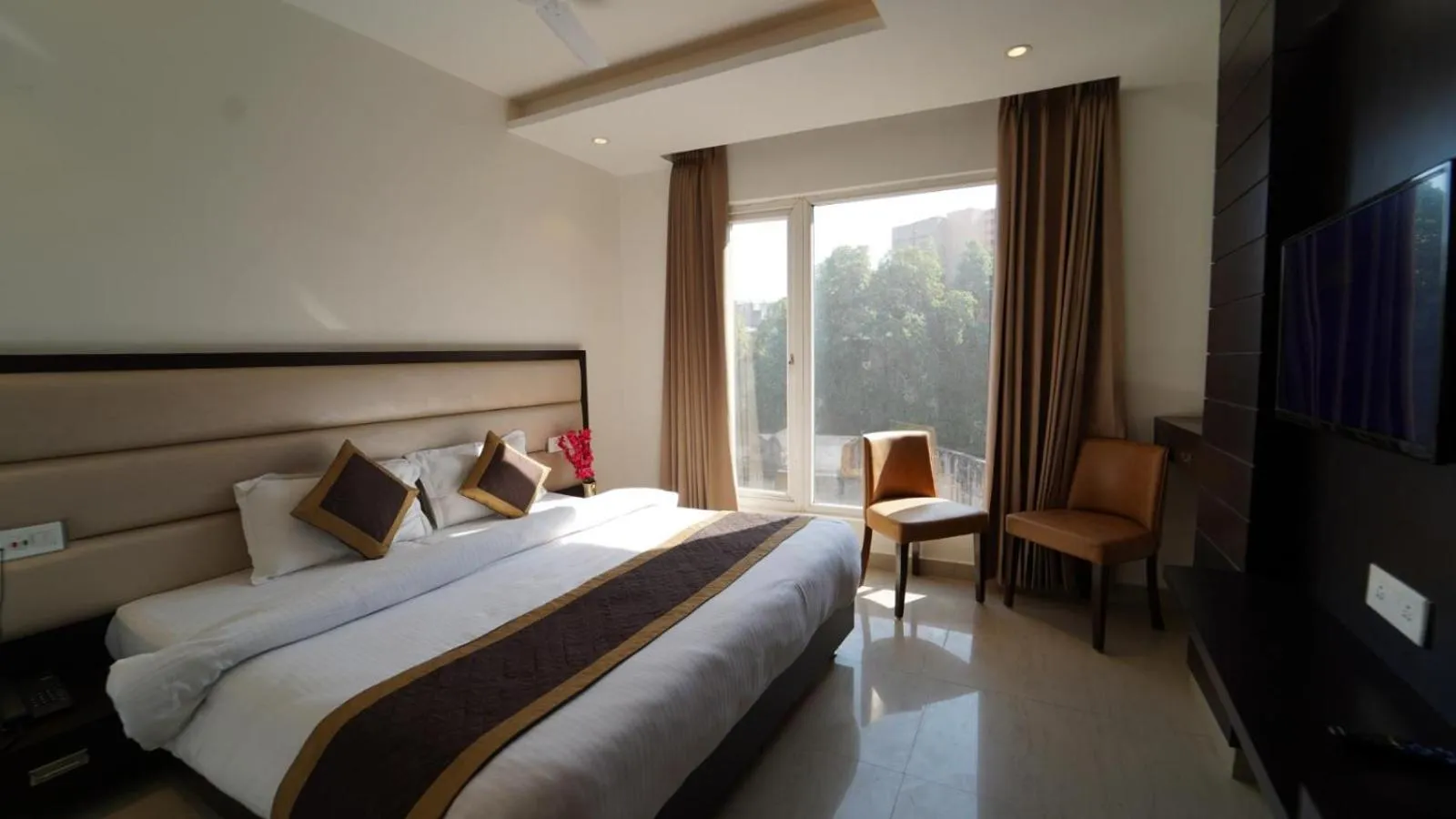 Bedroom, Bed in Luxe Stayz Avi Inn